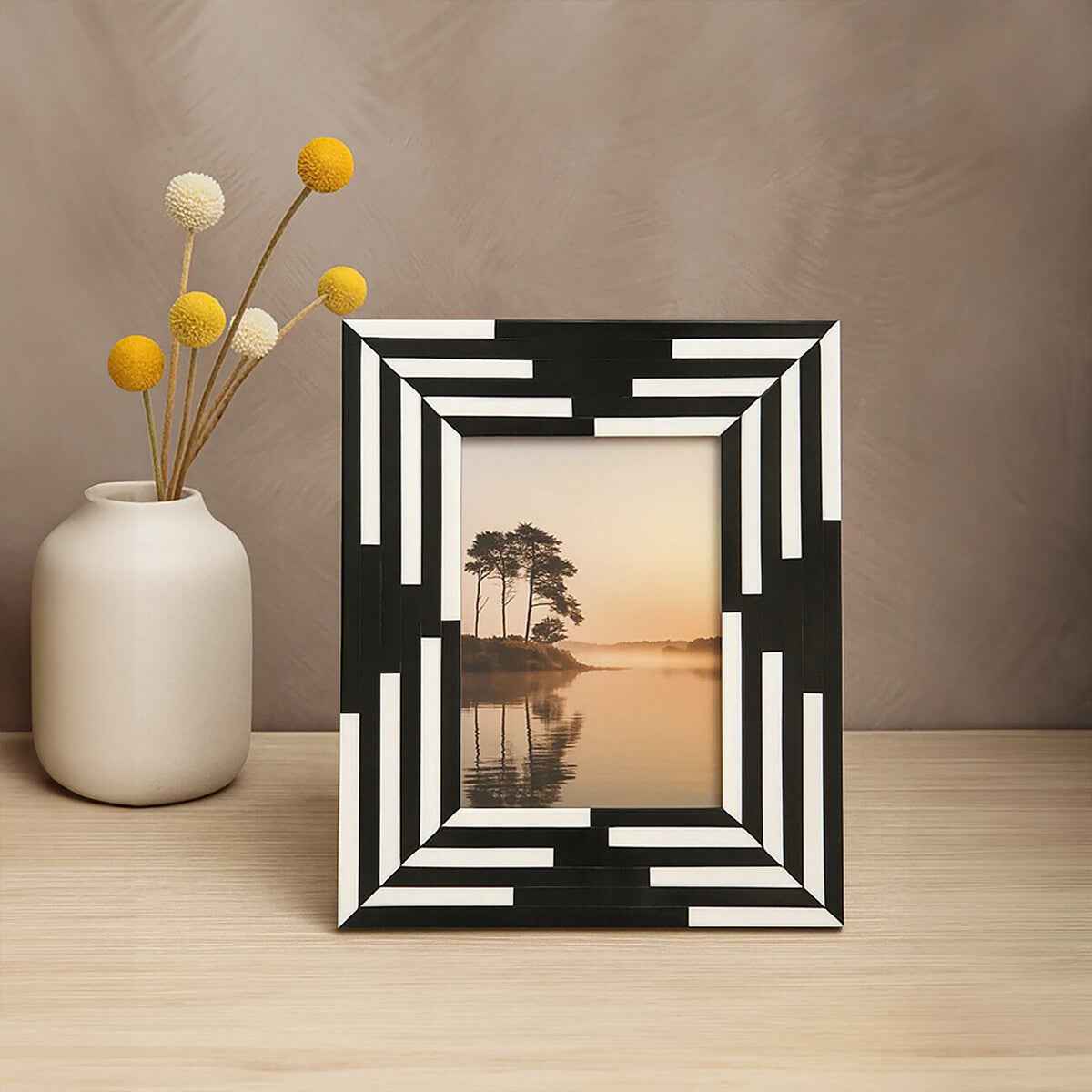 Donato 5In X 7In Black And White Stripe Photo Frame