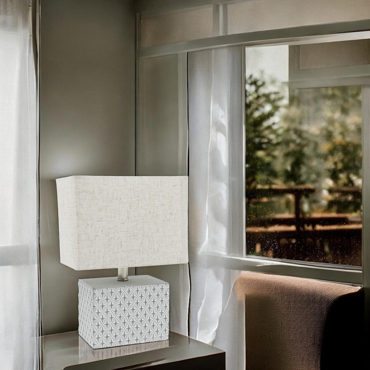 20CM TABLE LAMP AND SHADE