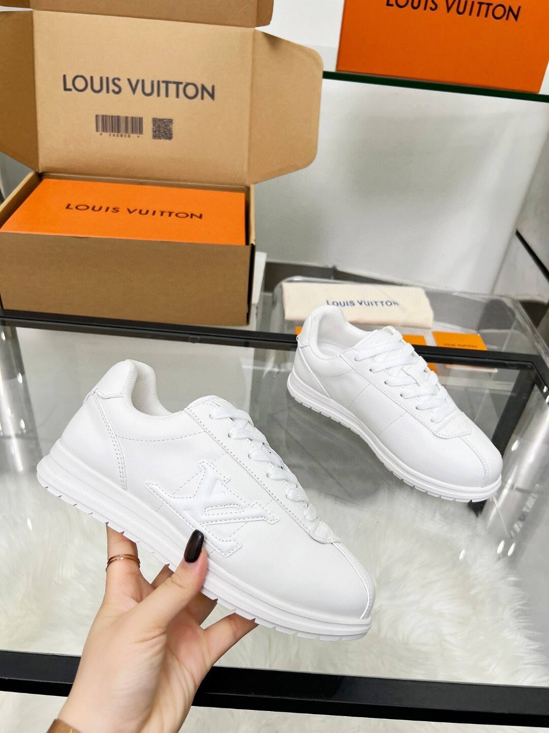Louis Vuitton White Leather LV Trainer Sneakers - White