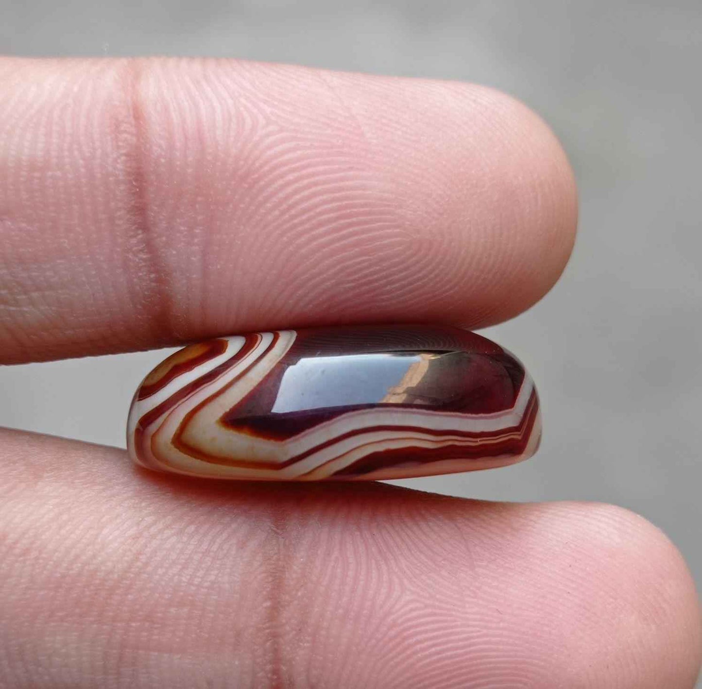 33ct Classy Curved Banded Agate Cabochon - Sulaimani Aqeeq - 26x17mm