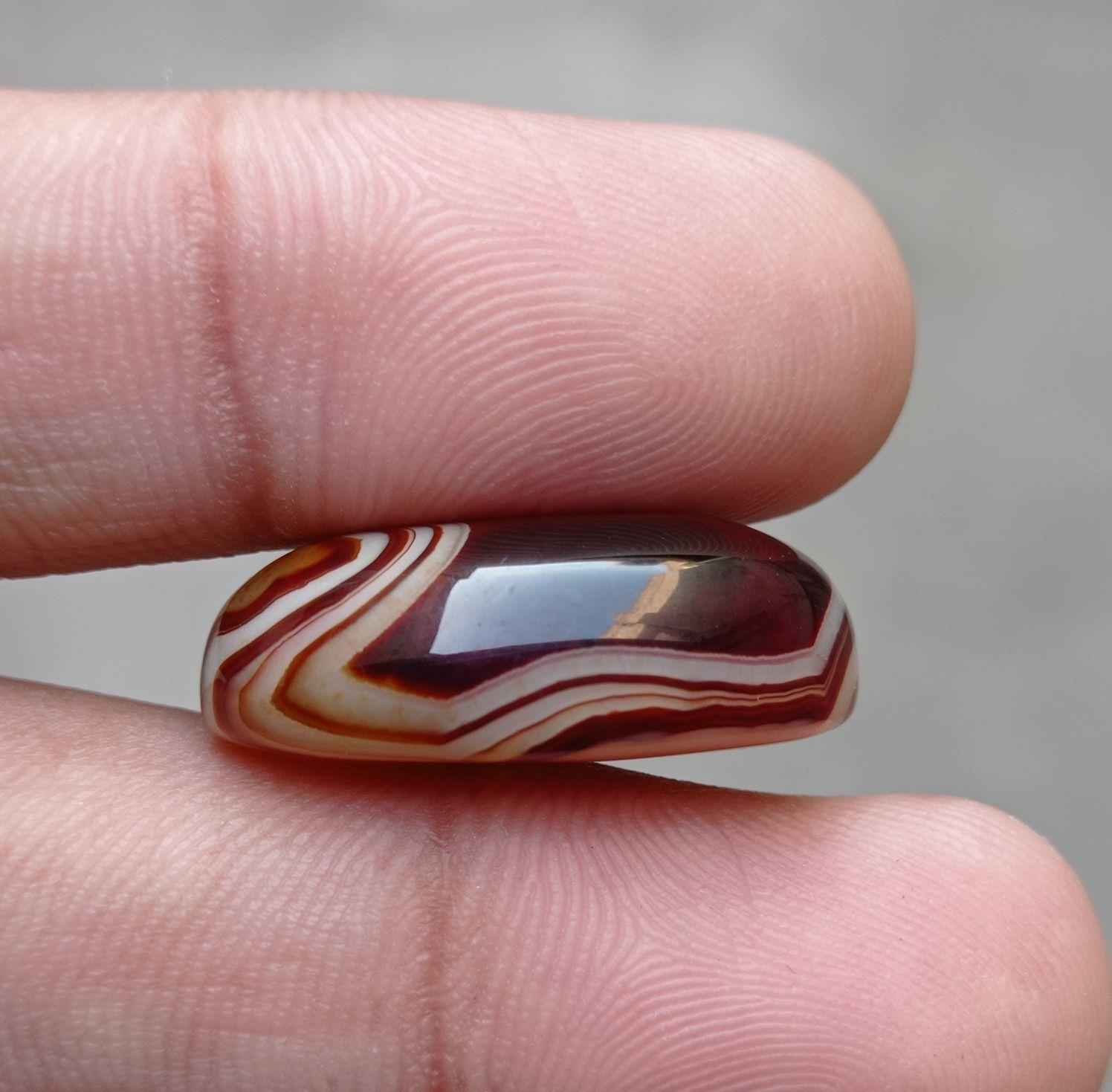 33ct Classy Curved Banded Agate Cabochon - Sulaimani Aqeeq - 26x17mm