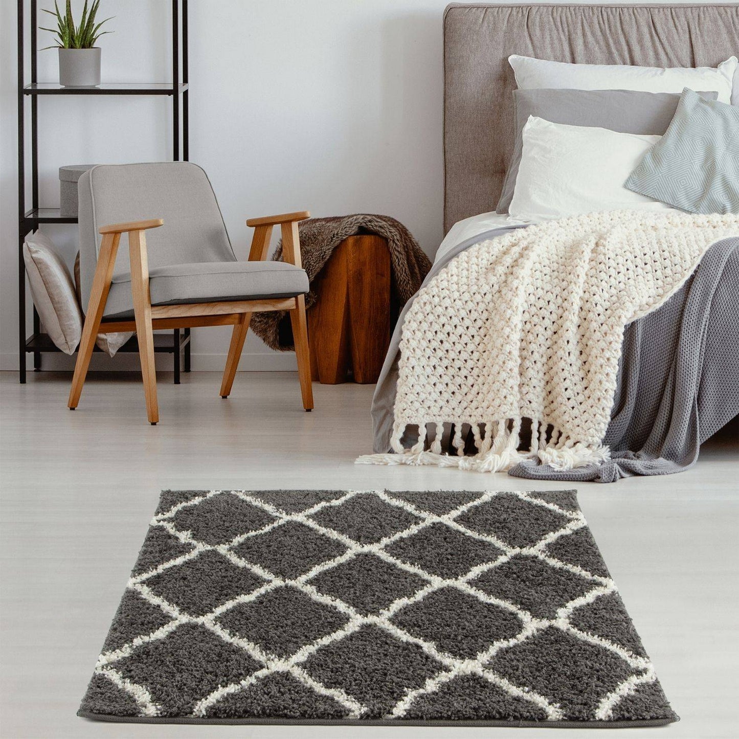 Moroccan Dark Grey Shaggy Rug | 740
