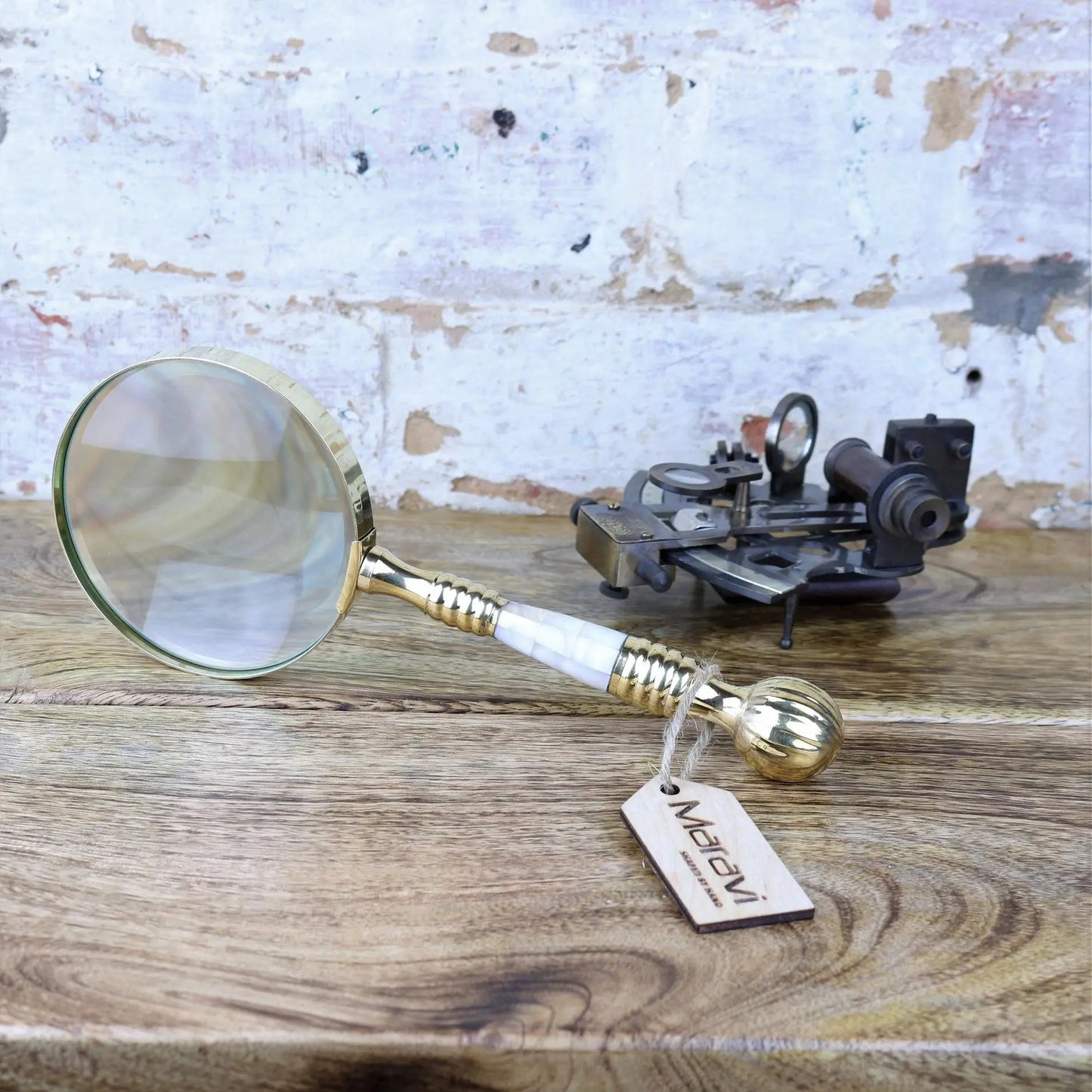 Barauna Reading Magnifying Glass 10cm Mother of Pearl Brass Handle