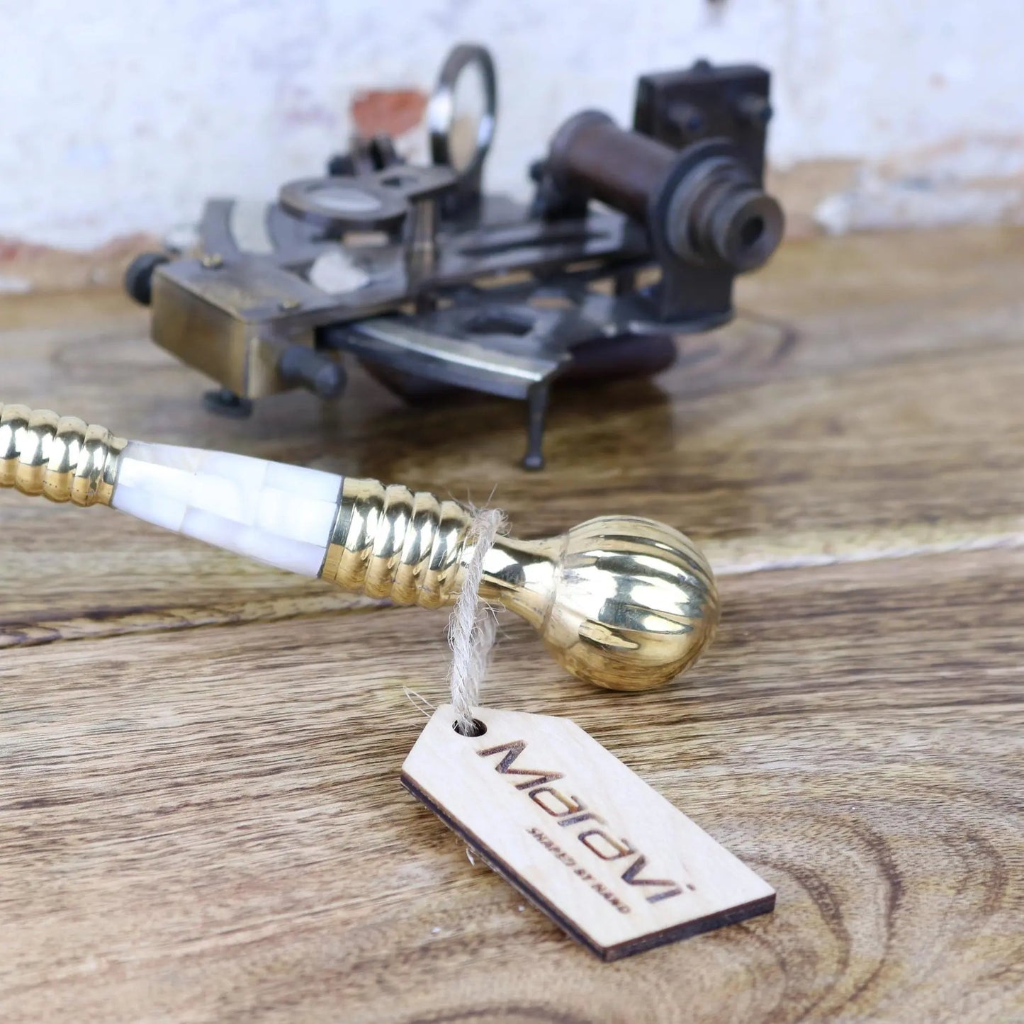 Barauna Reading Magnifying Glass 10cm Mother of Pearl Brass Handle