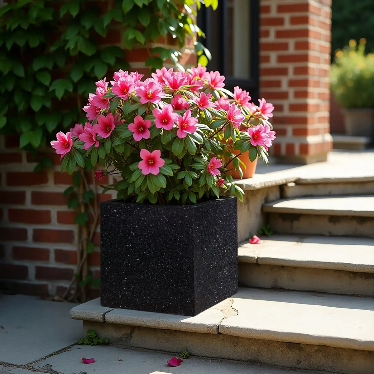IDEALIST Lite Contemporary Flower Box Square Garden Planter, Light Concrete Outdoor Large Plant Pot H50 L50 W50 cm, 126L