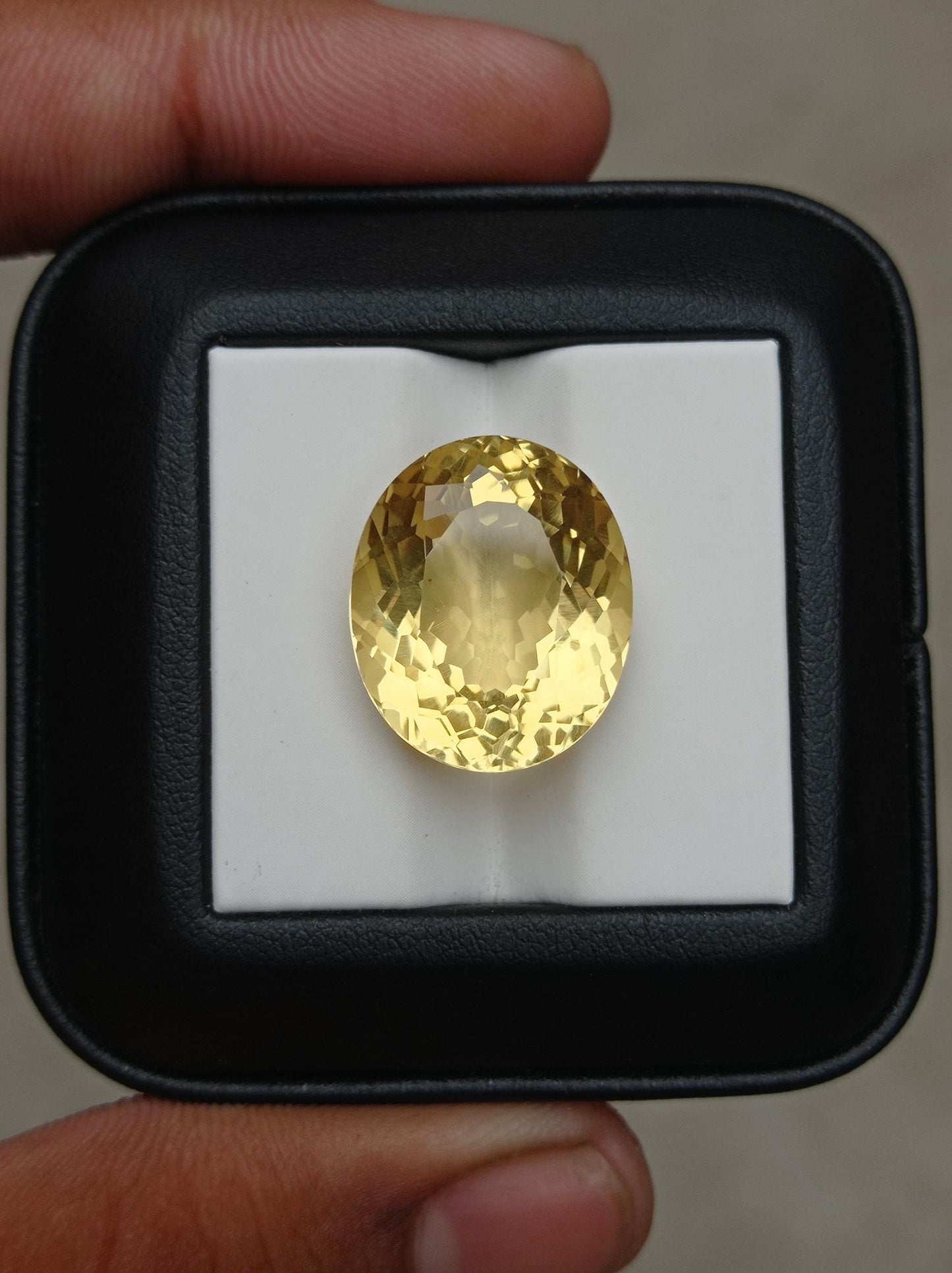 20.1ct Transparent Oval Faceted Citrine For Sale - November Birthstone - 19x16.5x11mm