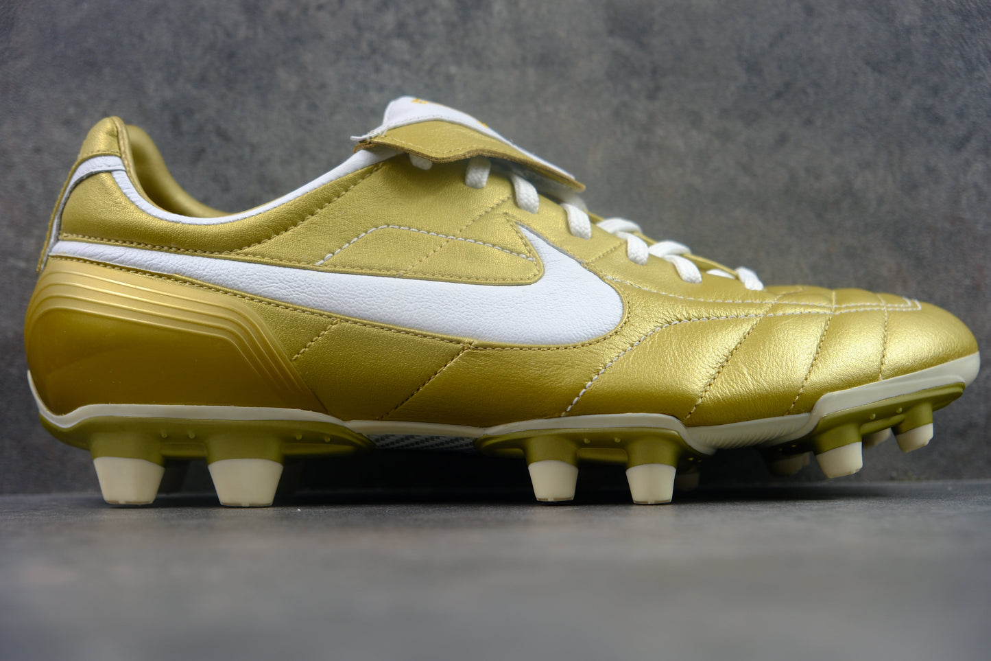 Nike Tiempo Air Legend R10 FG