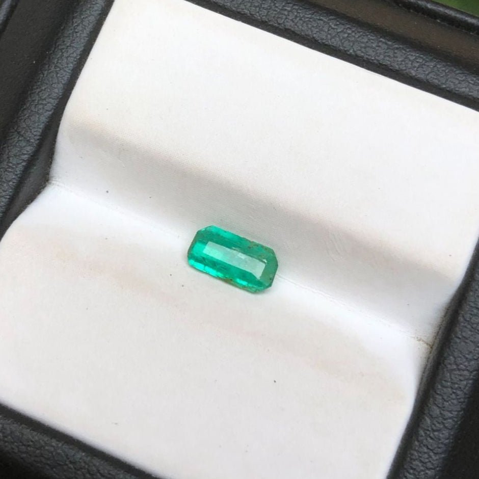 0.50Ct Emerald for sale - Budh Ratna - Zamurd - Pachu Stone, Markat Mani Stone - 8x5mm