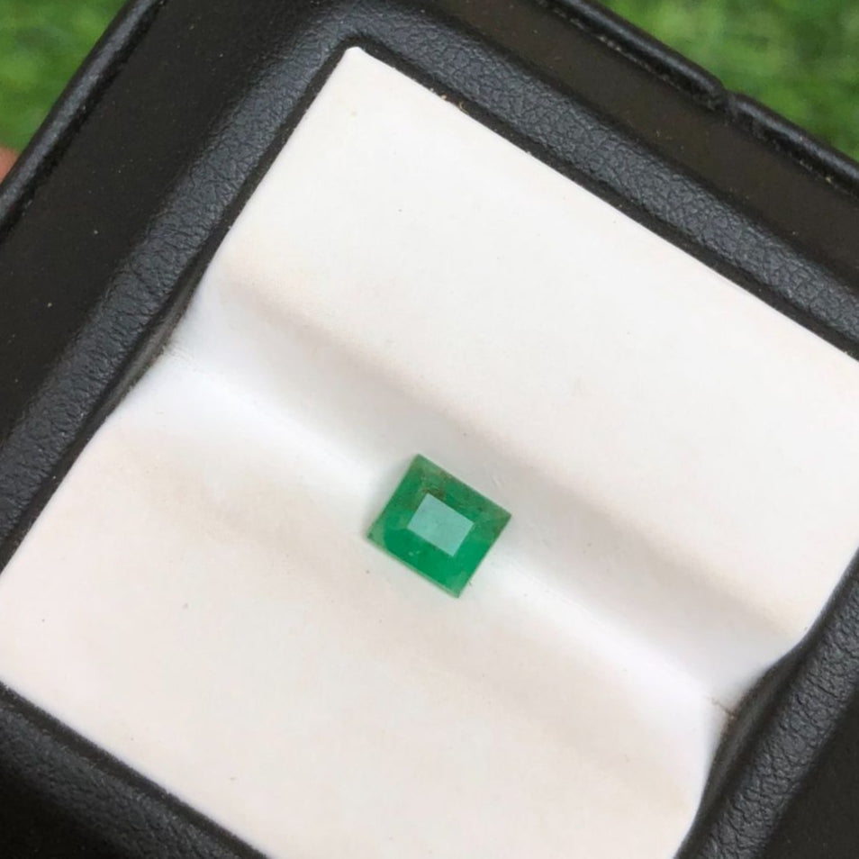 0.80Ct Emerald for sale - Budh Ratna - Zamurd - Pachu Stone, Markat Mani Stone - 7x6mm