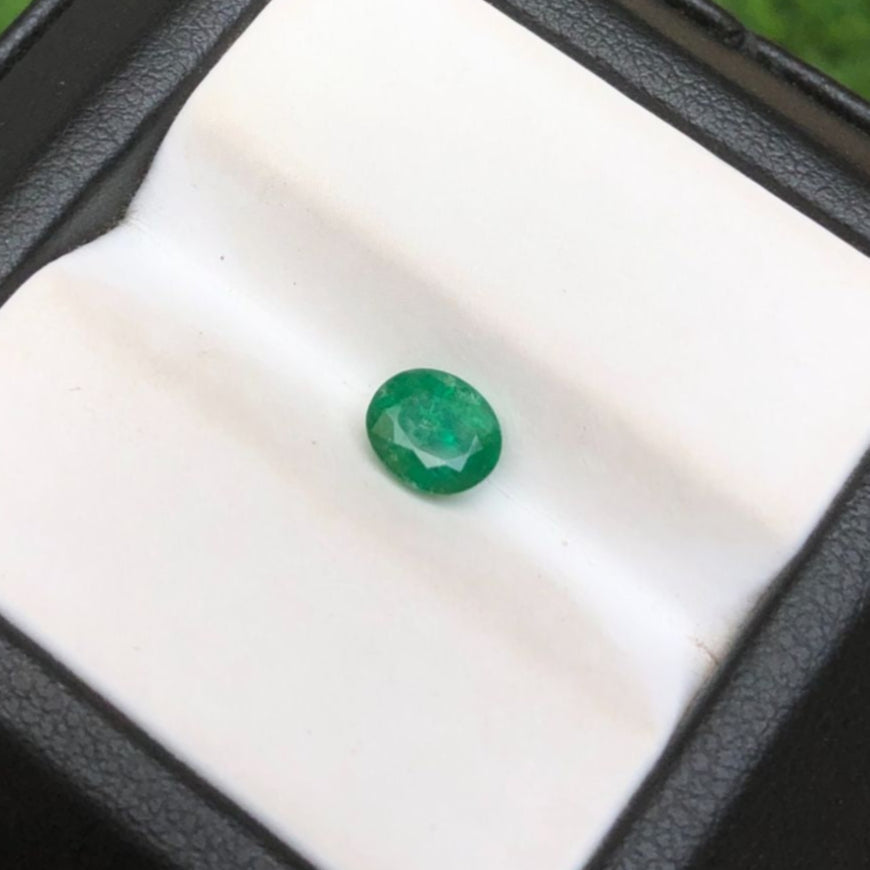 0.90Ct Emerald for sale - Budh Ratna - Zamurd - Pachu Stone, Markat Mani Stone - 8x7mm