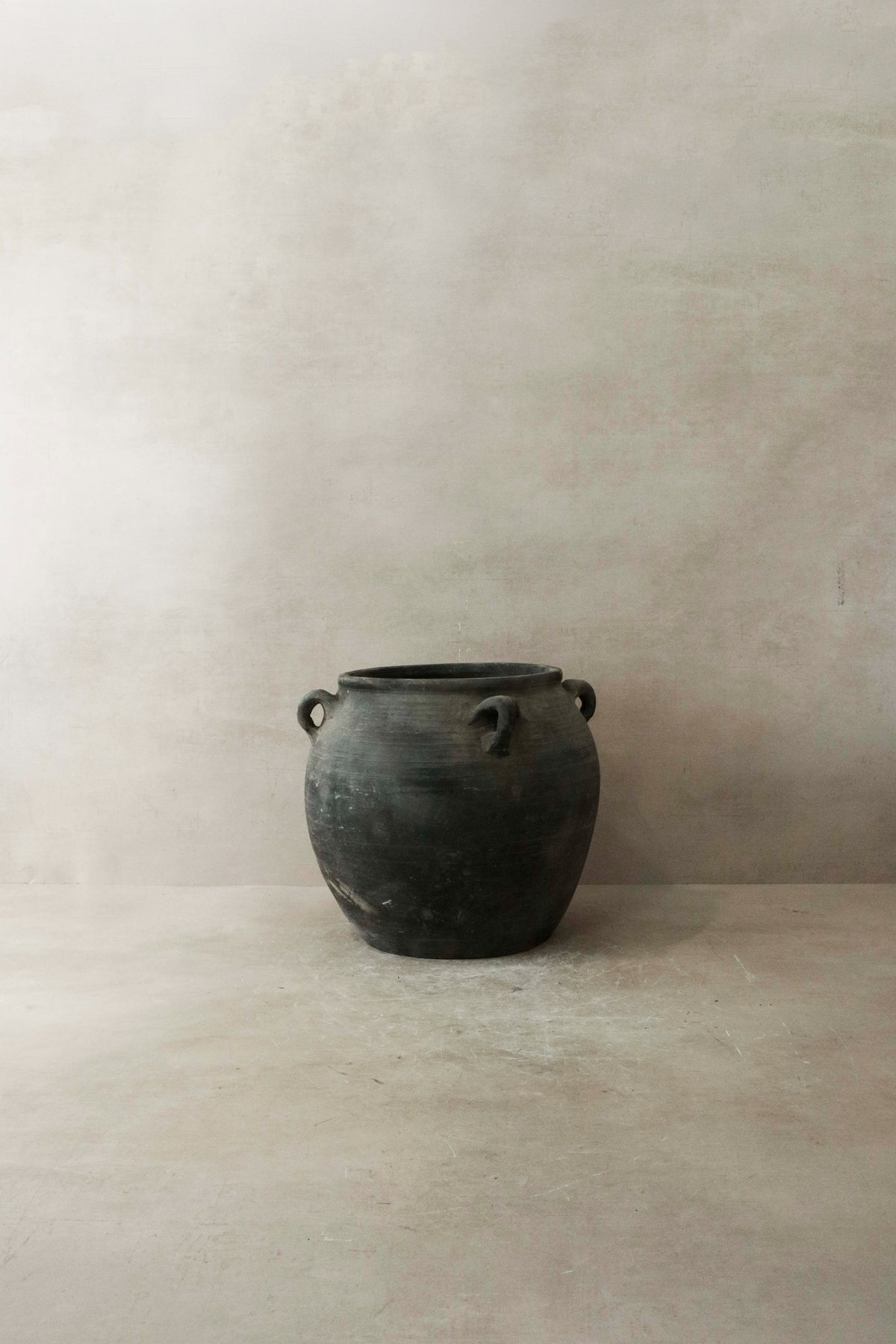 Vintage Dark pot with ears - E4.8