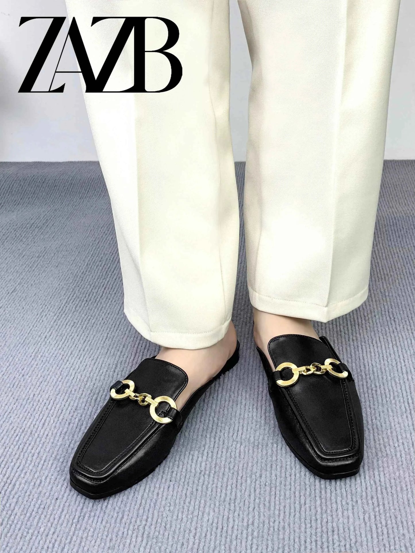 British Style Women's Flat Shoes with Thick Heel & Pearl Accent