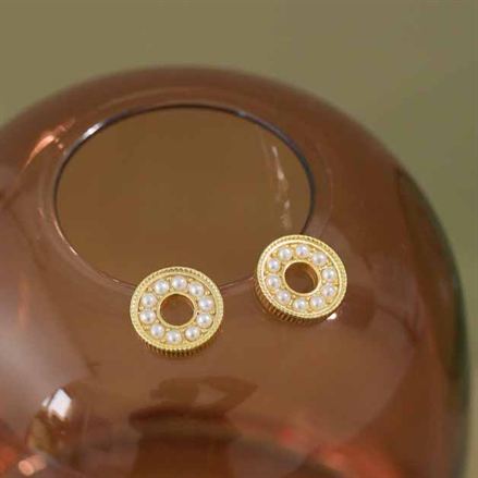 Hot Shell Pearl Geometry Hollow Circle Stud Earrings - Gold-Plated Silver Pearl Earrings for women - Perfect Pearl Earrings with Gift Wrapping Included