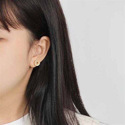 Hot Shell Pearl Geometry Hollow Circle Stud Earrings - Gold-Plated Silver Pearl Earrings for women - Perfect Pearl Earrings with Gift Wrapping Included