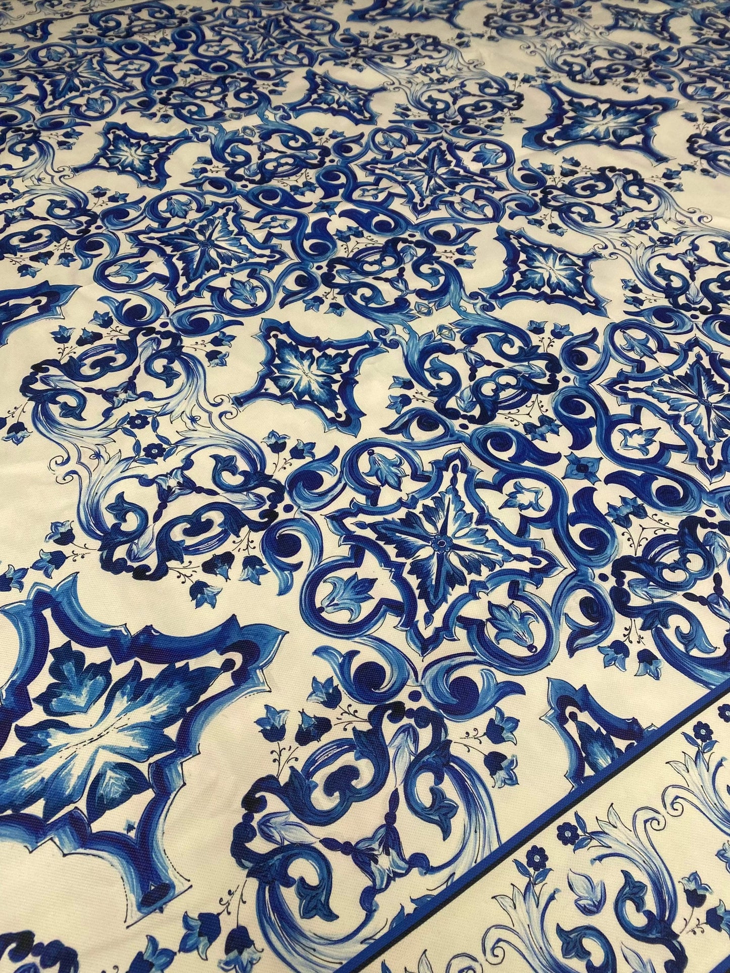 Mojalica Pattern Upholstery Fabric - Elegant Patterned Textile for Home Decor