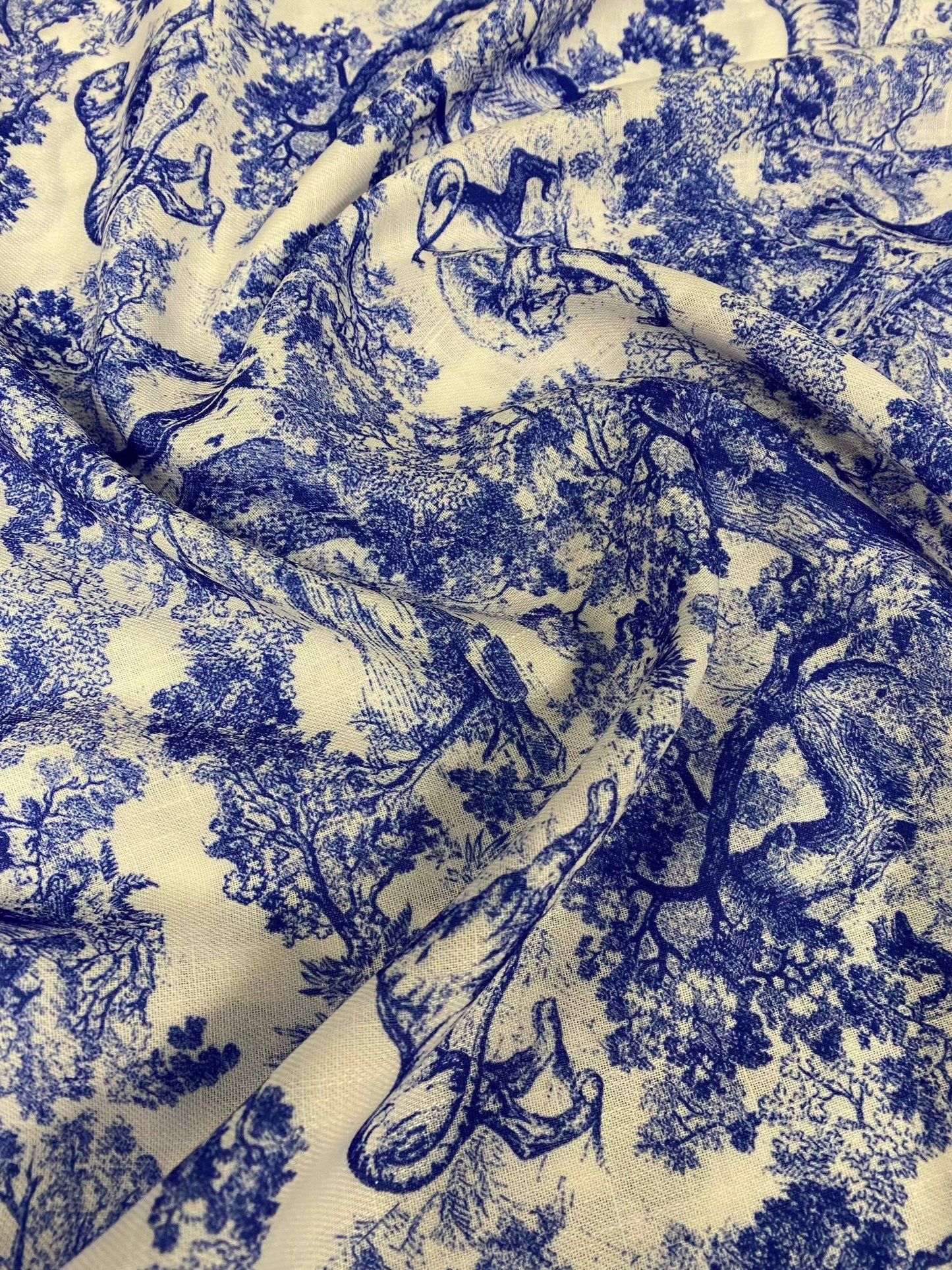Lion Pattern Upholstery Fabric - Stylish and Durable Design for Home Décor