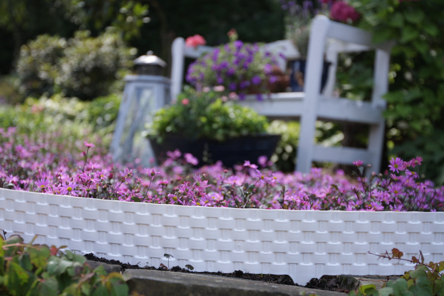 Lawn Edging, Plastic Palisade Rattan Effect, 2.4m, Brown for Home and Garden Use