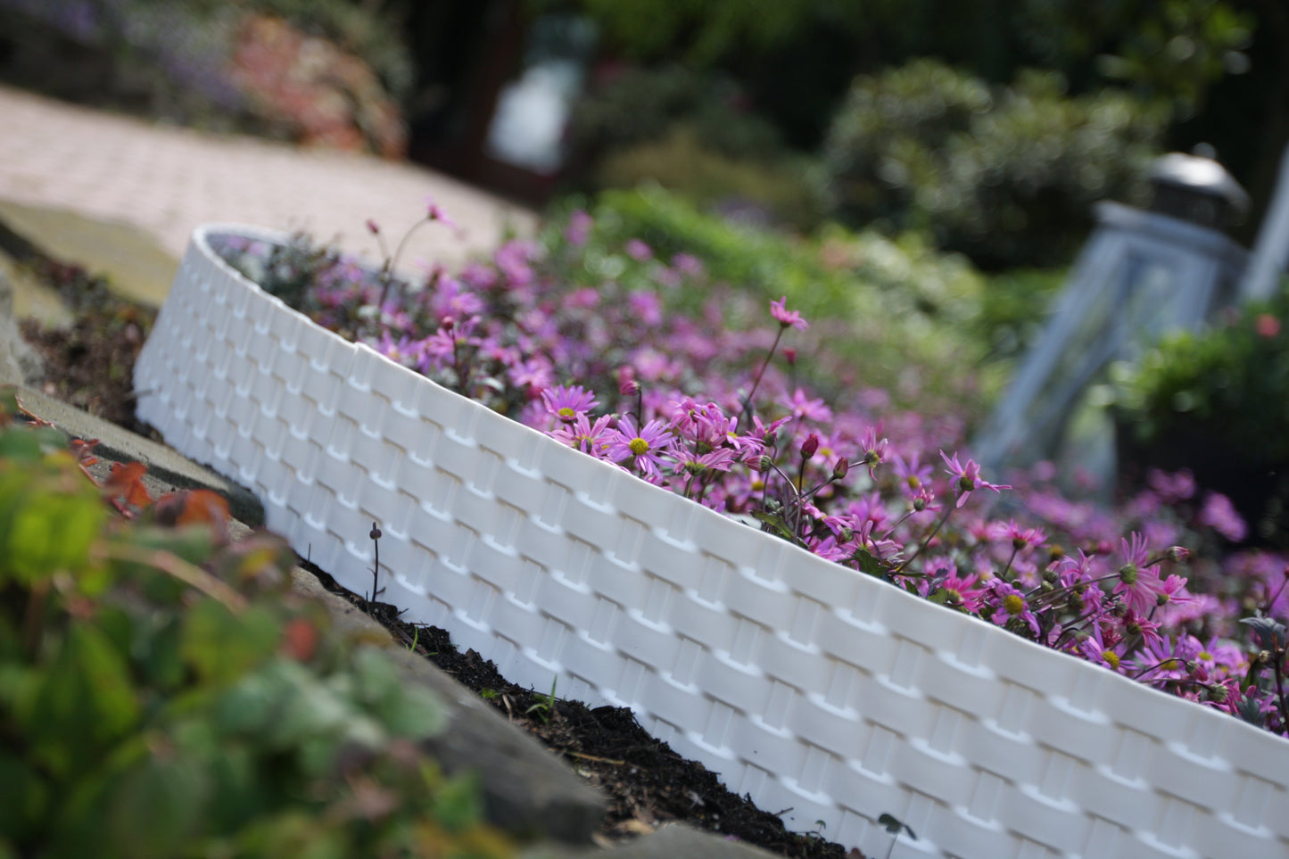 Lawn Edging, Plastic Palisade Rattan Effect, 2.4m, Brown for Home and Garden Use