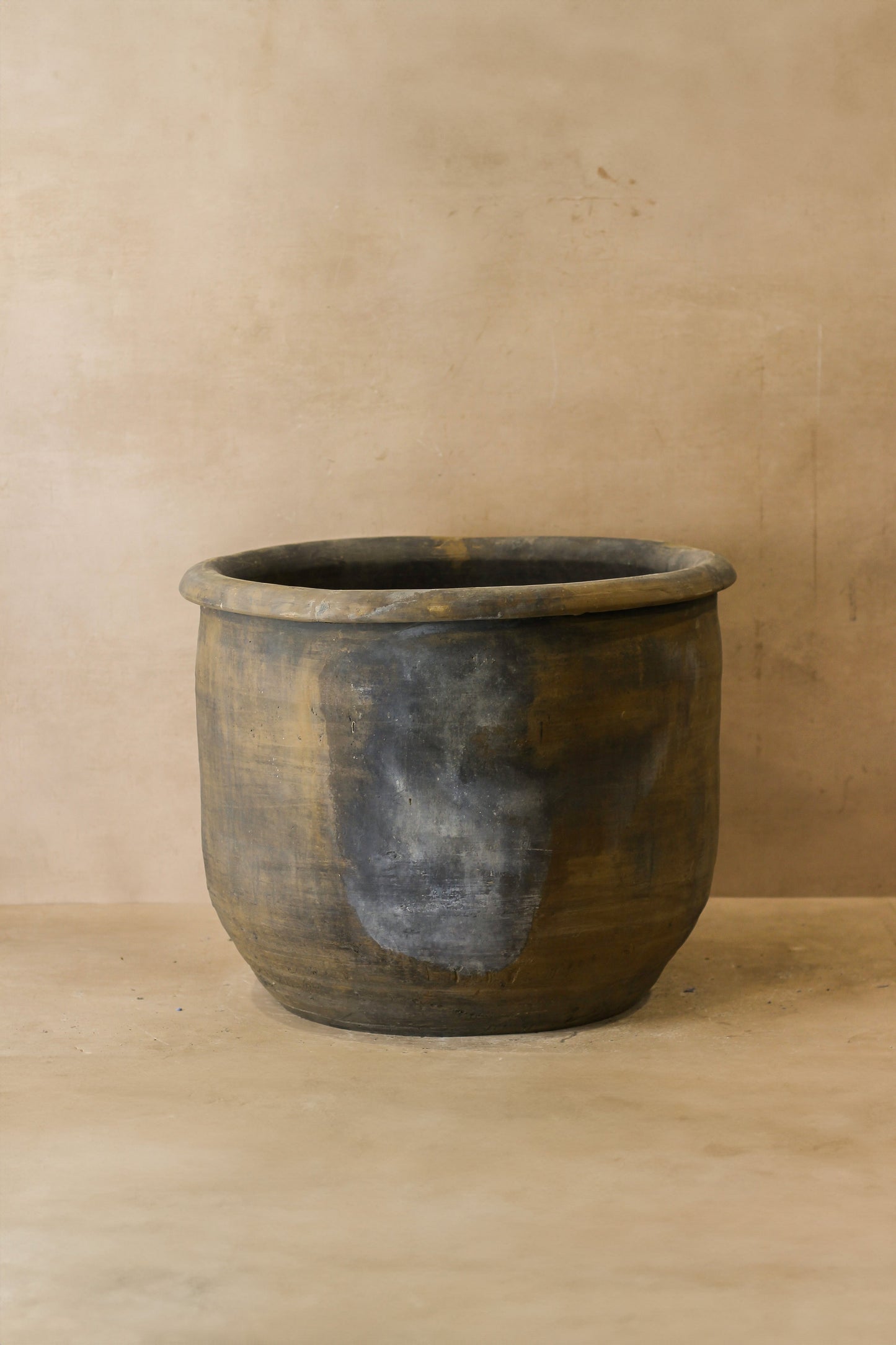 Big Old Grey Asian Pot - L012