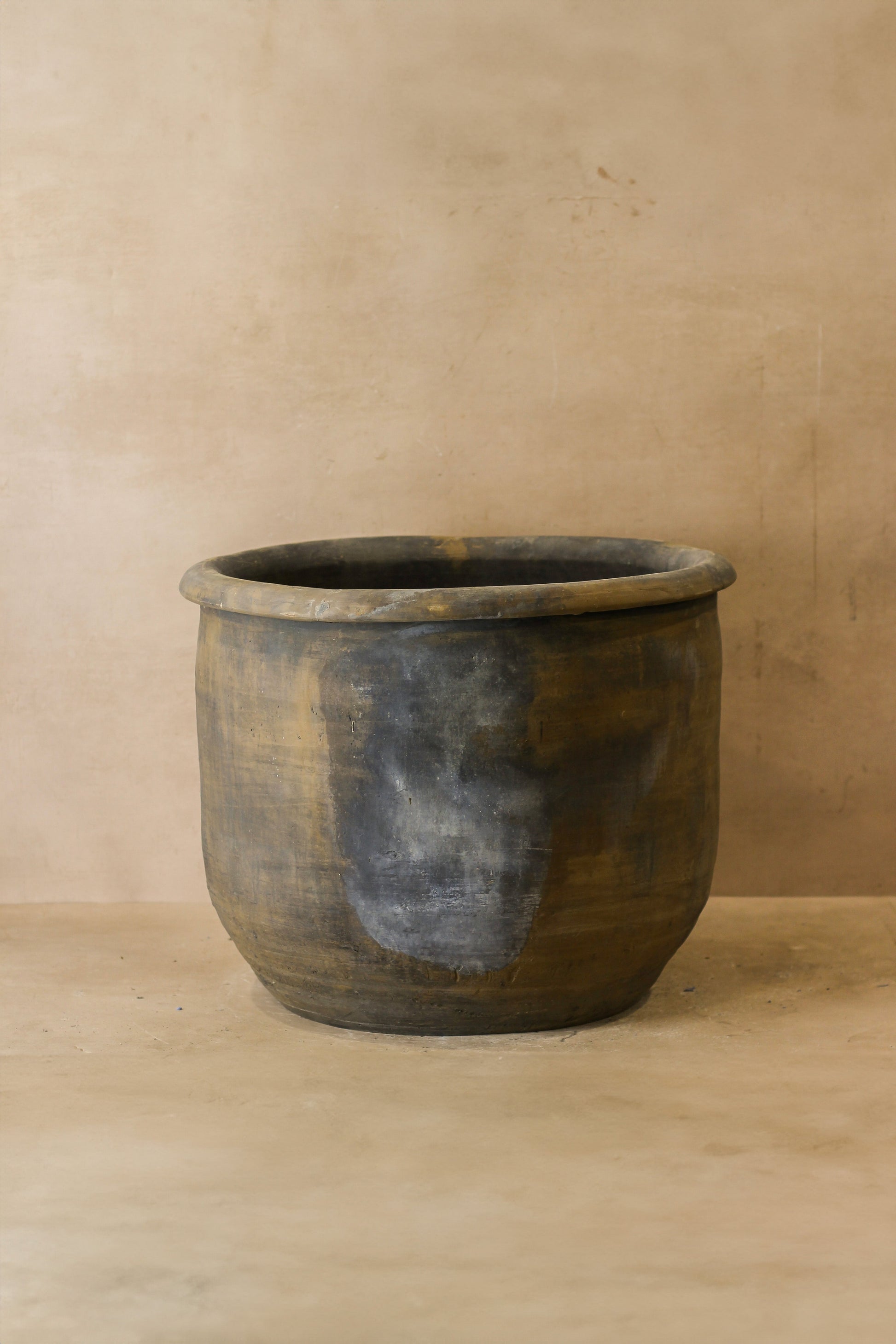 Big Old Grey Asian Pot - L012