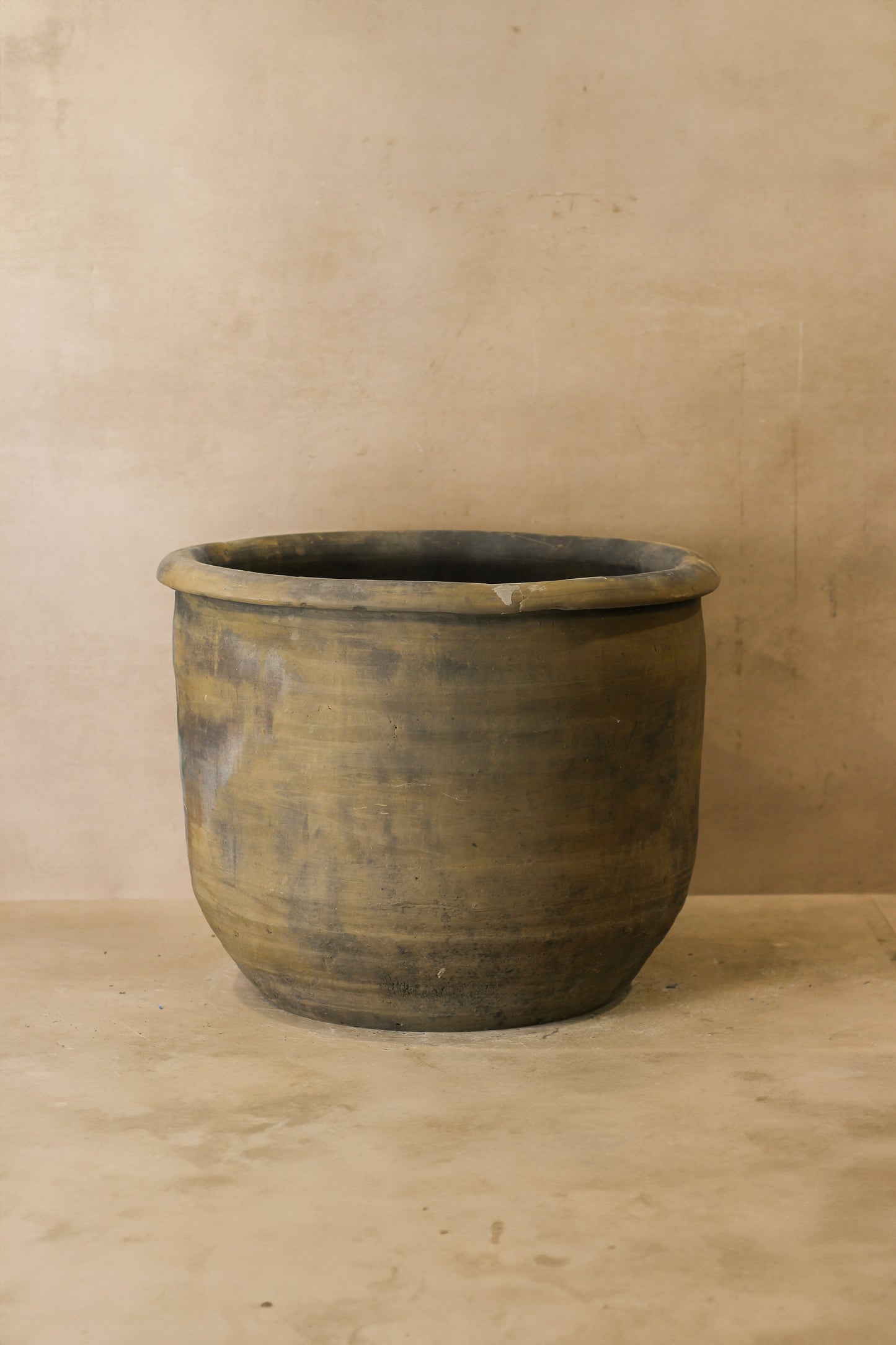 Big Old Grey Asian Pot - L012