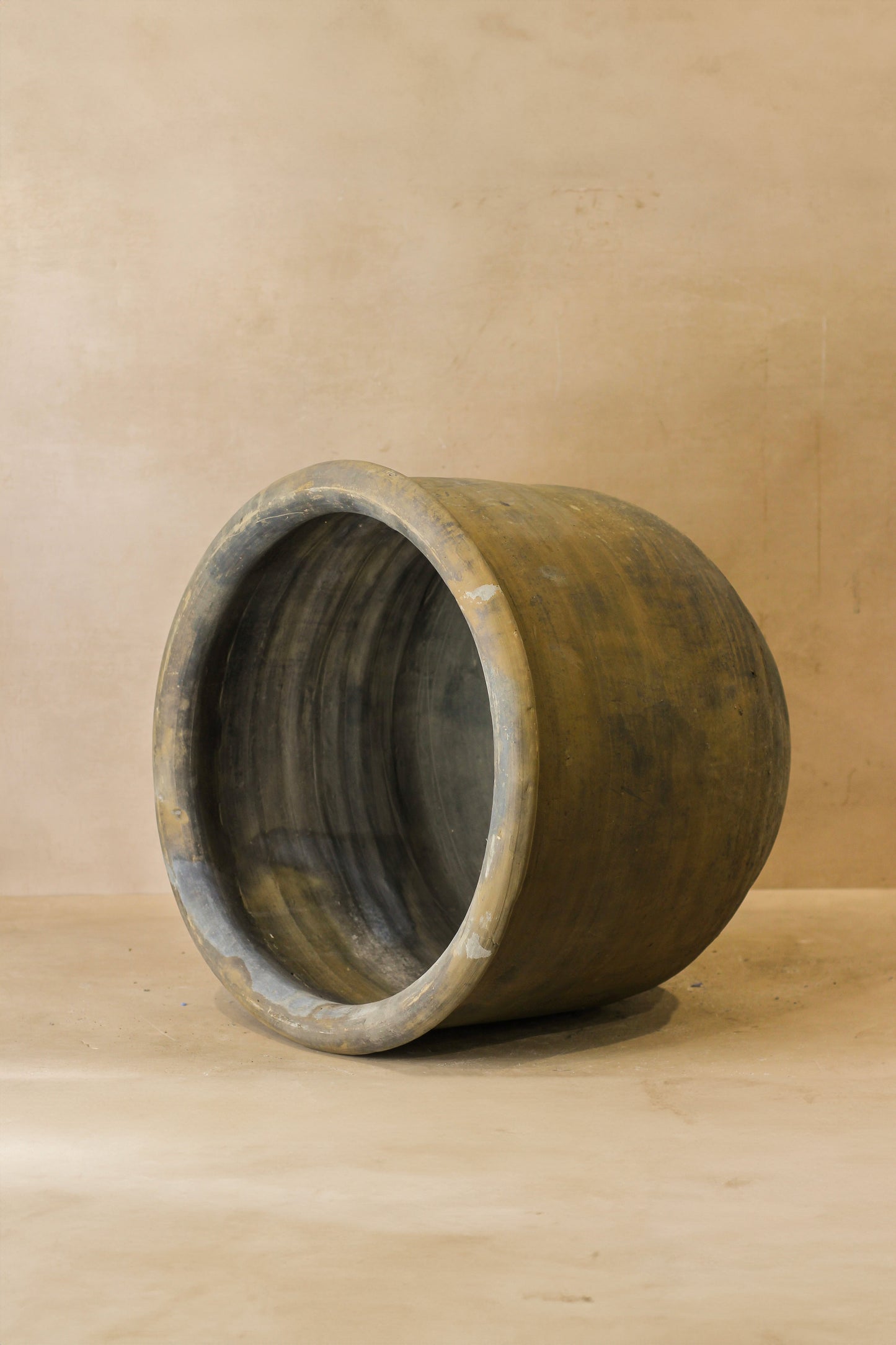 Big Old Grey Asian Pot - L012