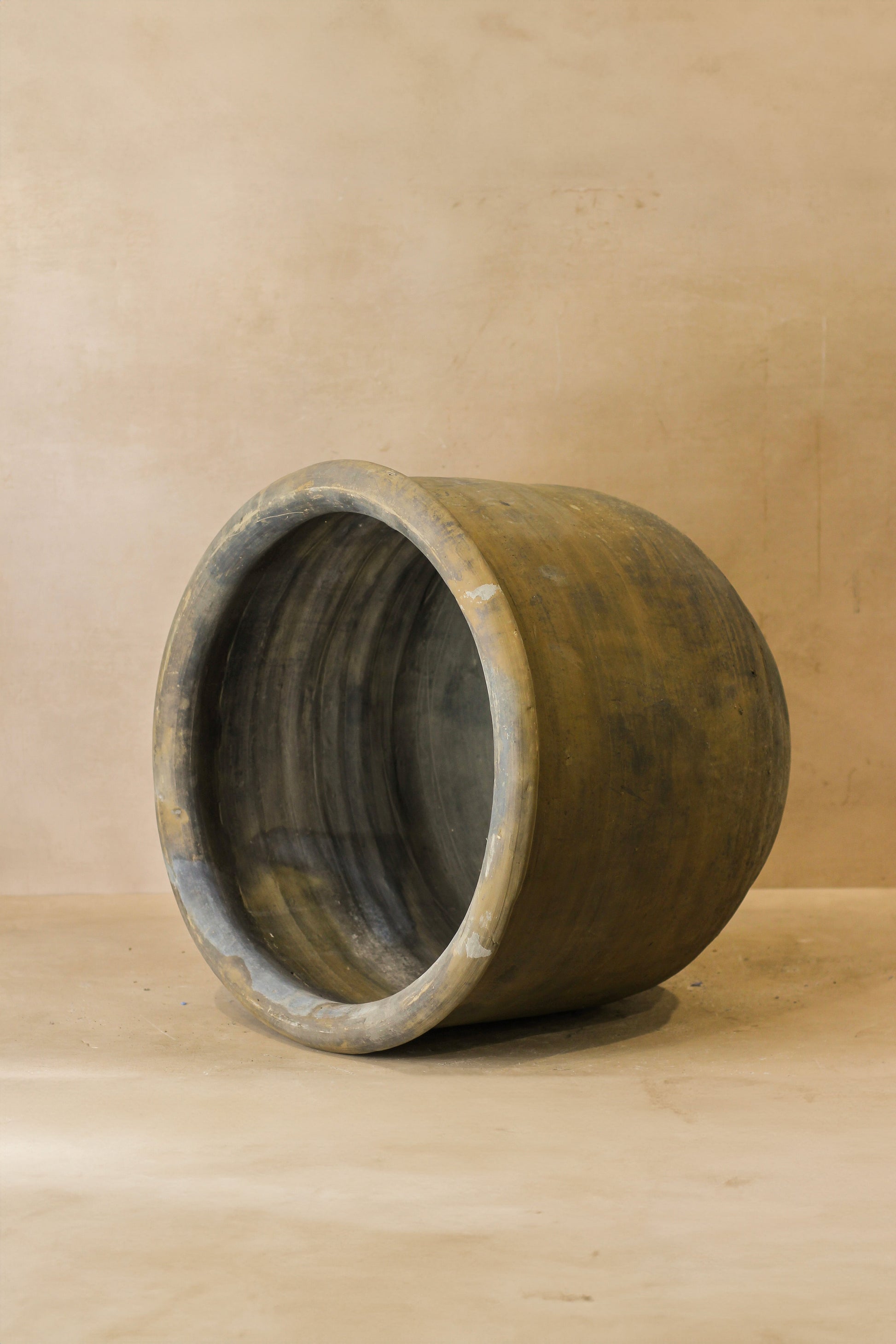 Big Old Grey Asian Pot - L012