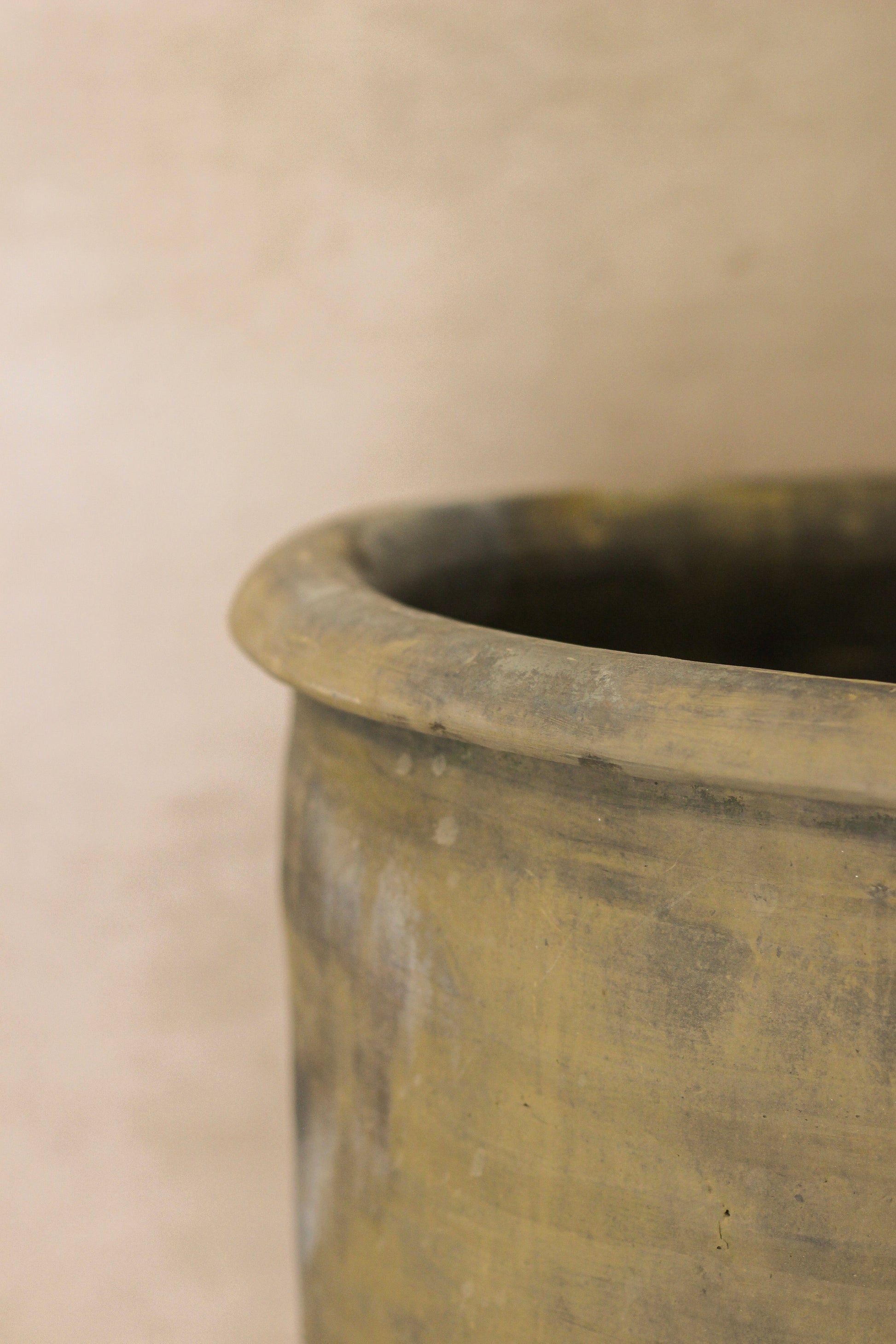 Big Old Grey Asian Pot - L012