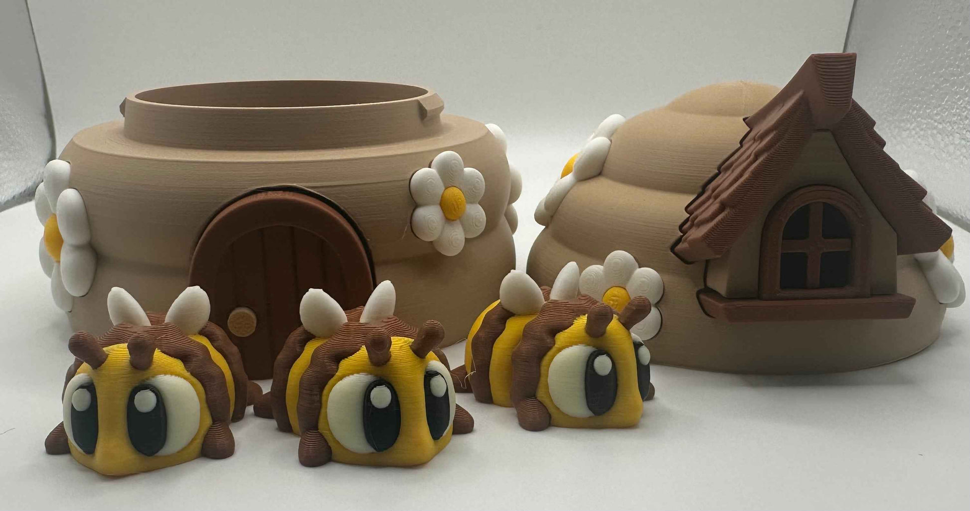 3D Printed Flexi Honey Bee | Articulated Fidget Toy | Cute Desk Buddy | Keychain | Beehive Set | Keyring Gift for Bee Lovers