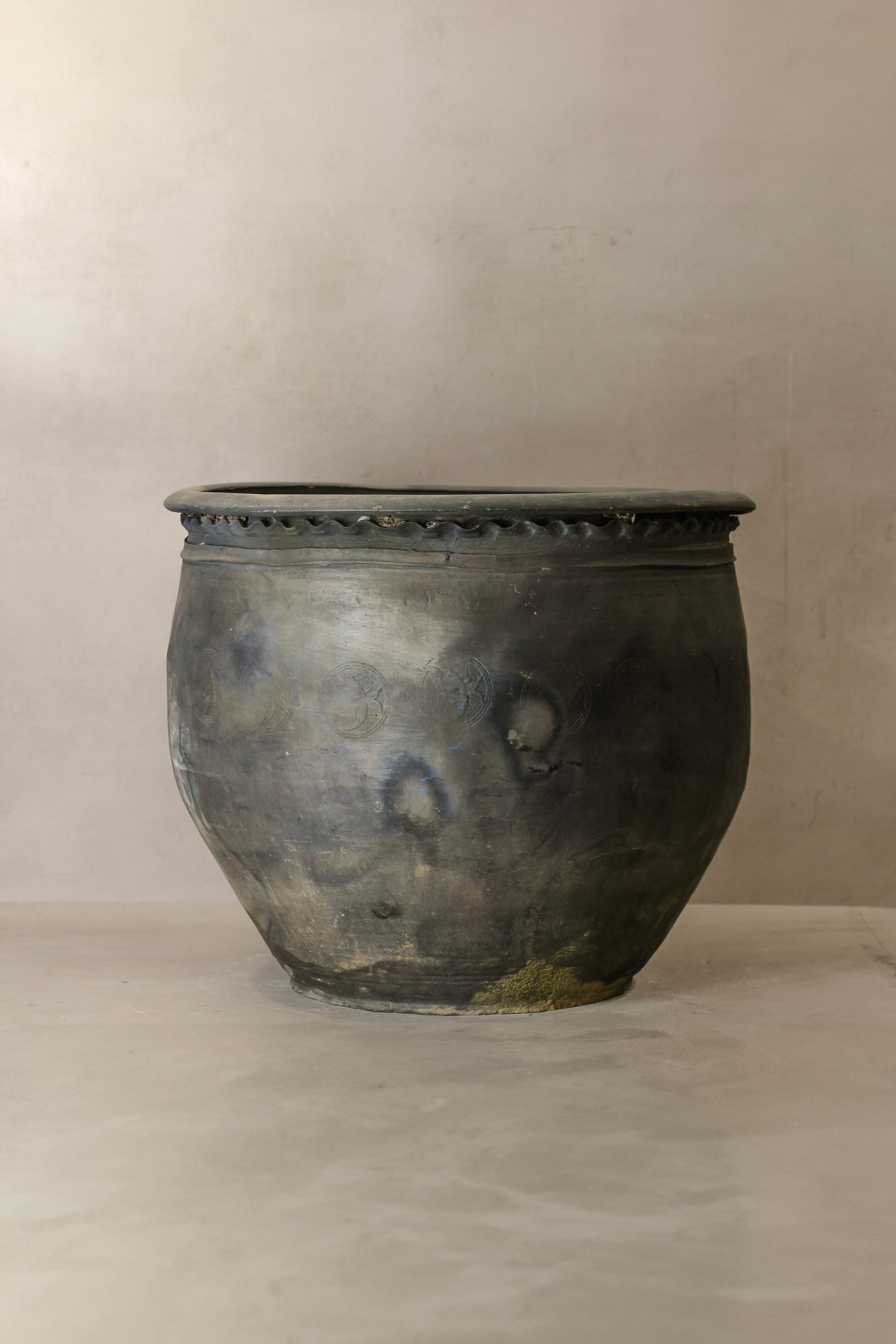 Big Old Grey Asian Pots - L017