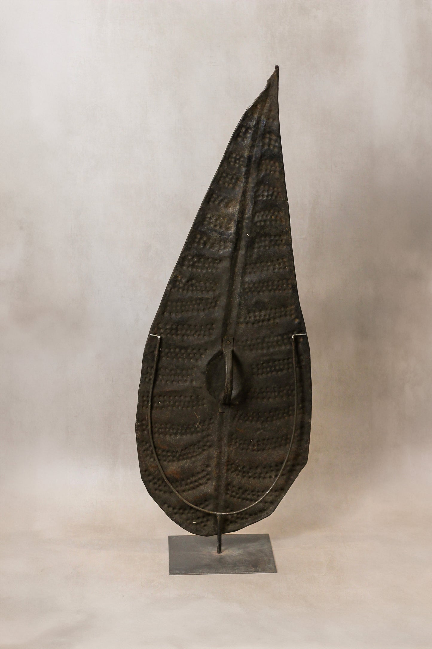 Vintage Sudanese Dinka Shield - 44.2