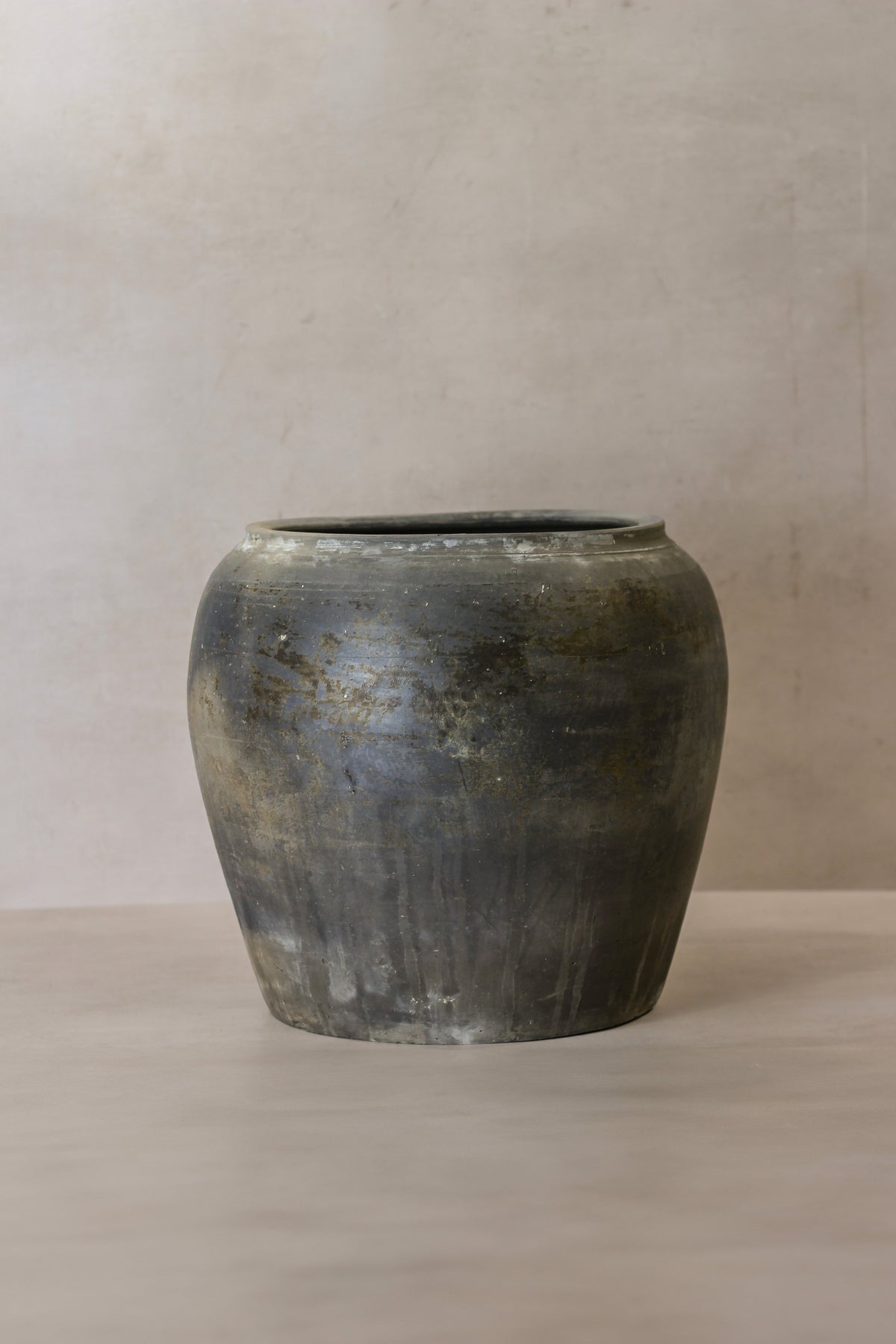 Vintage Dark Pot - No 72