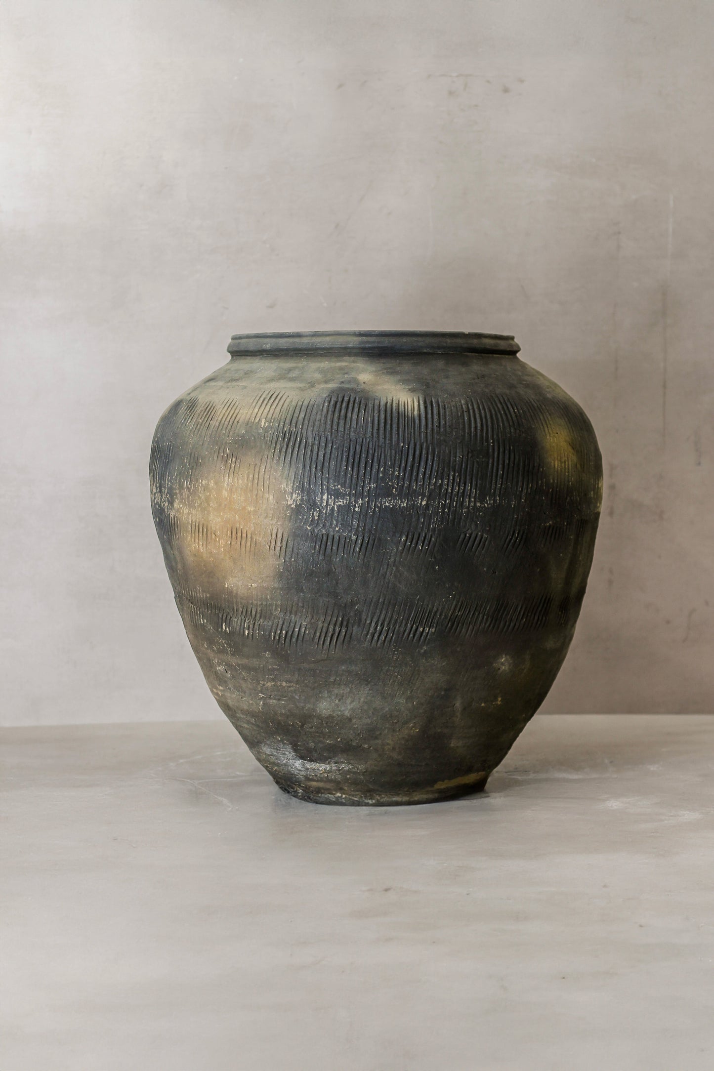 Vintage Textured Grey Pot - VT01
