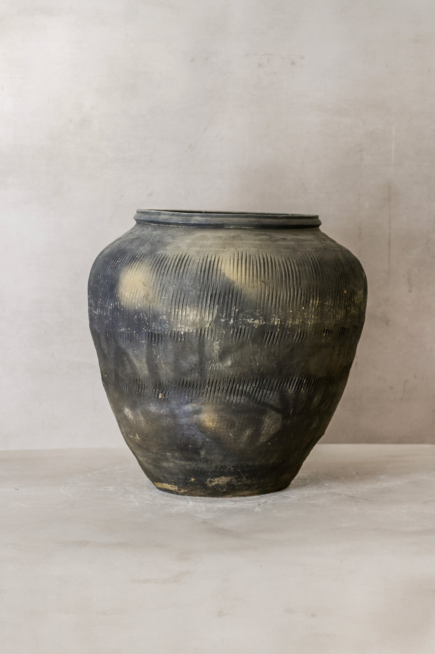 Vintage Textured Grey Pot - VT01