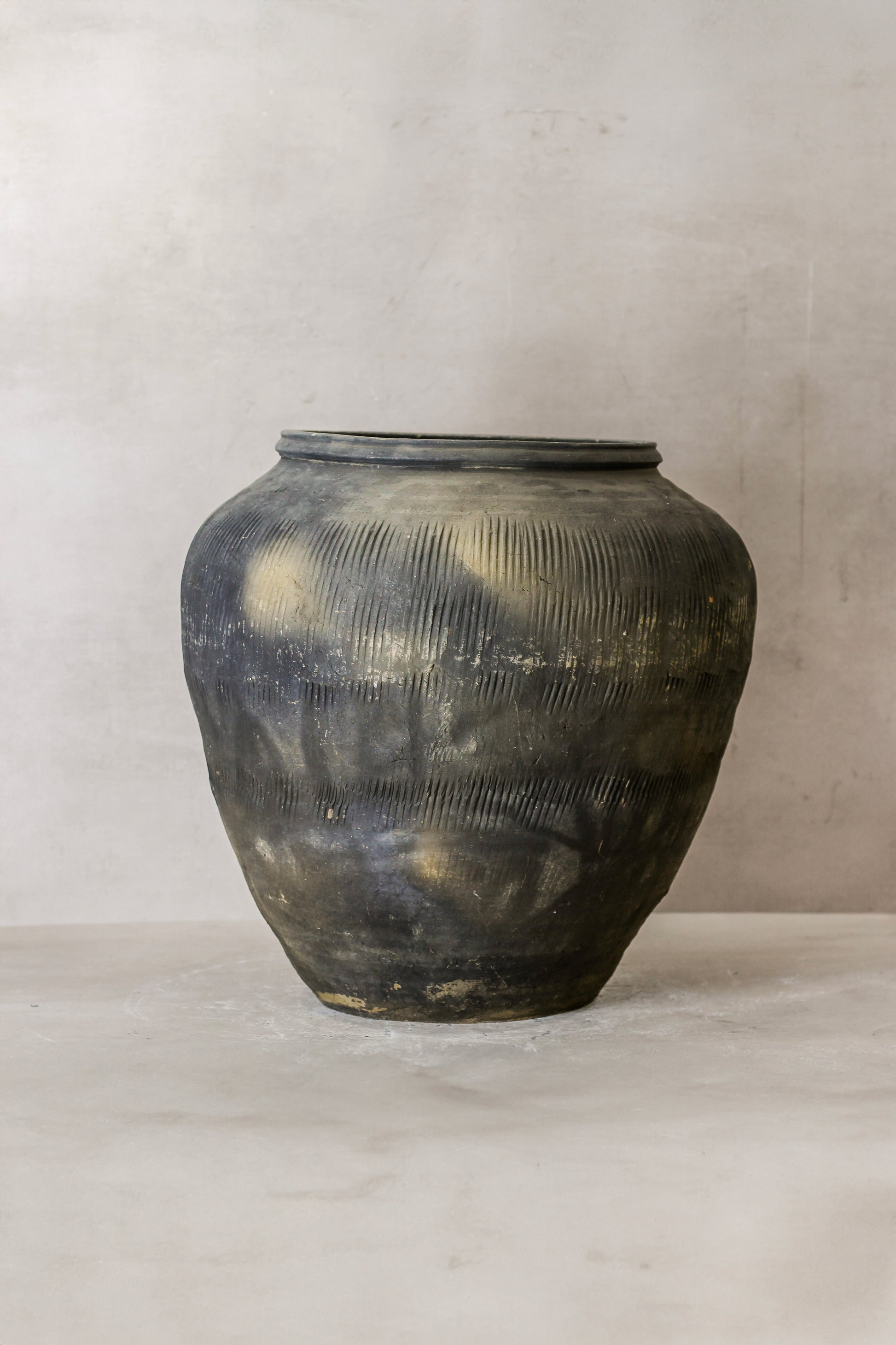 Vintage Textured Grey Pot - VT01