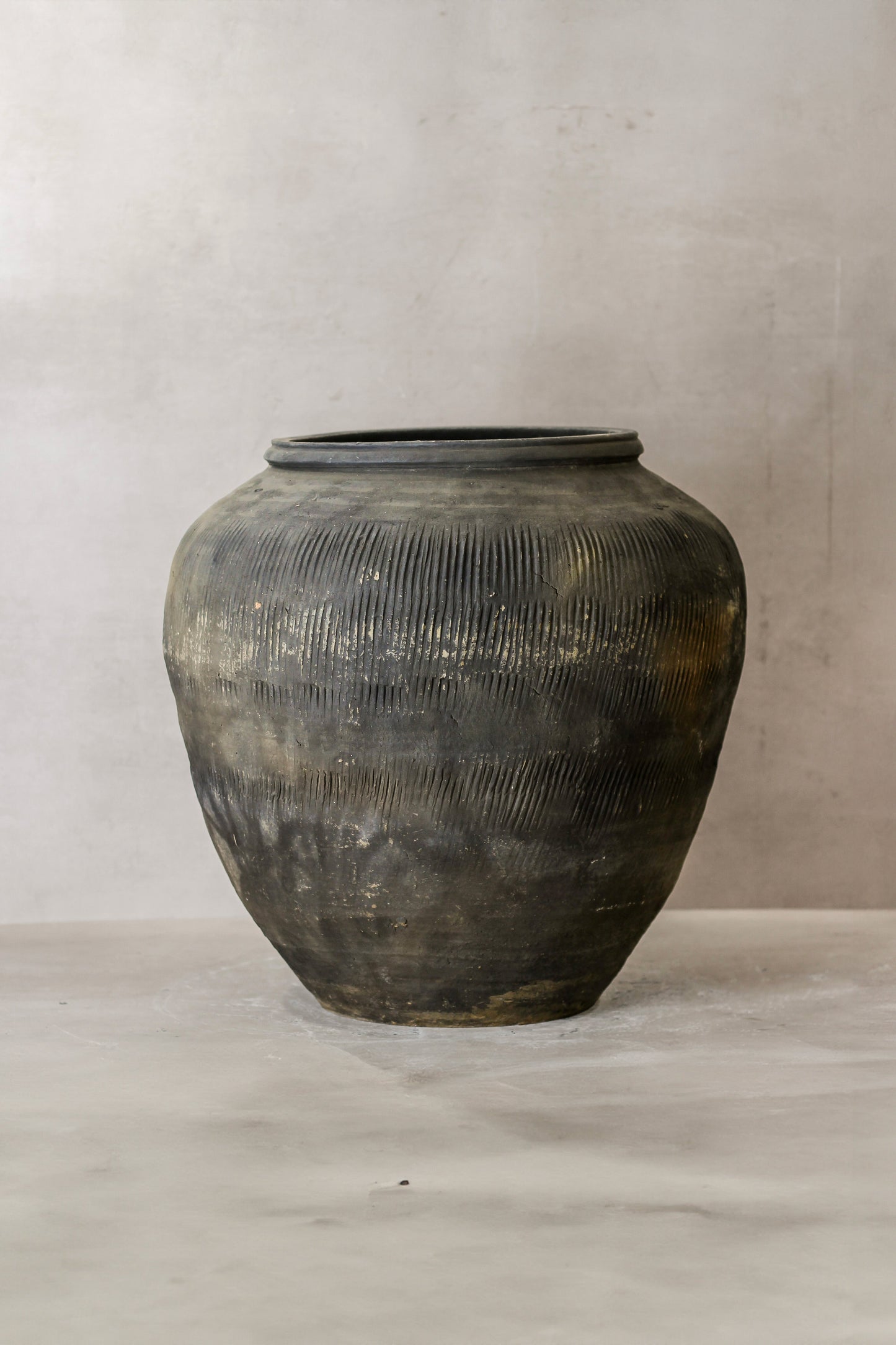 Vintage Textured Grey Pot - VT01