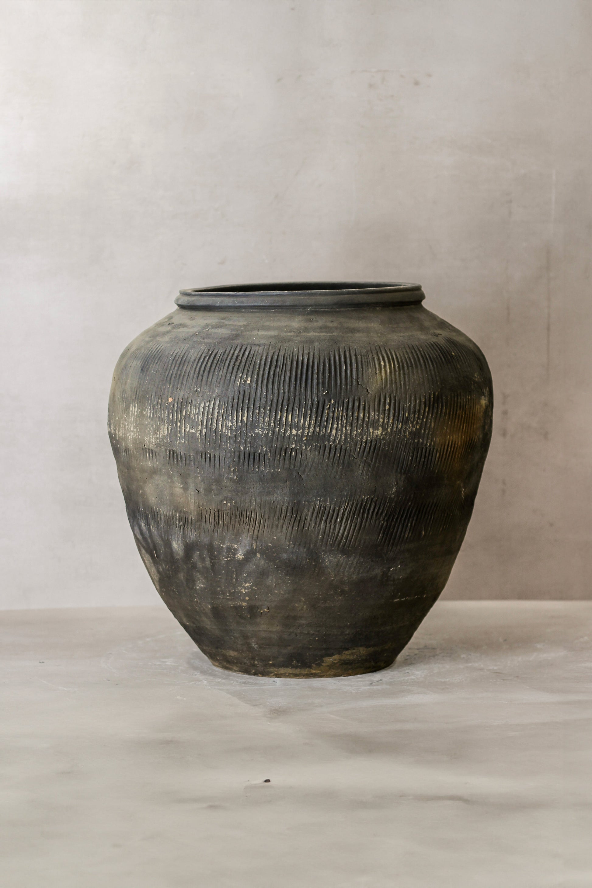 Vintage Textured Grey Pot - VT01
