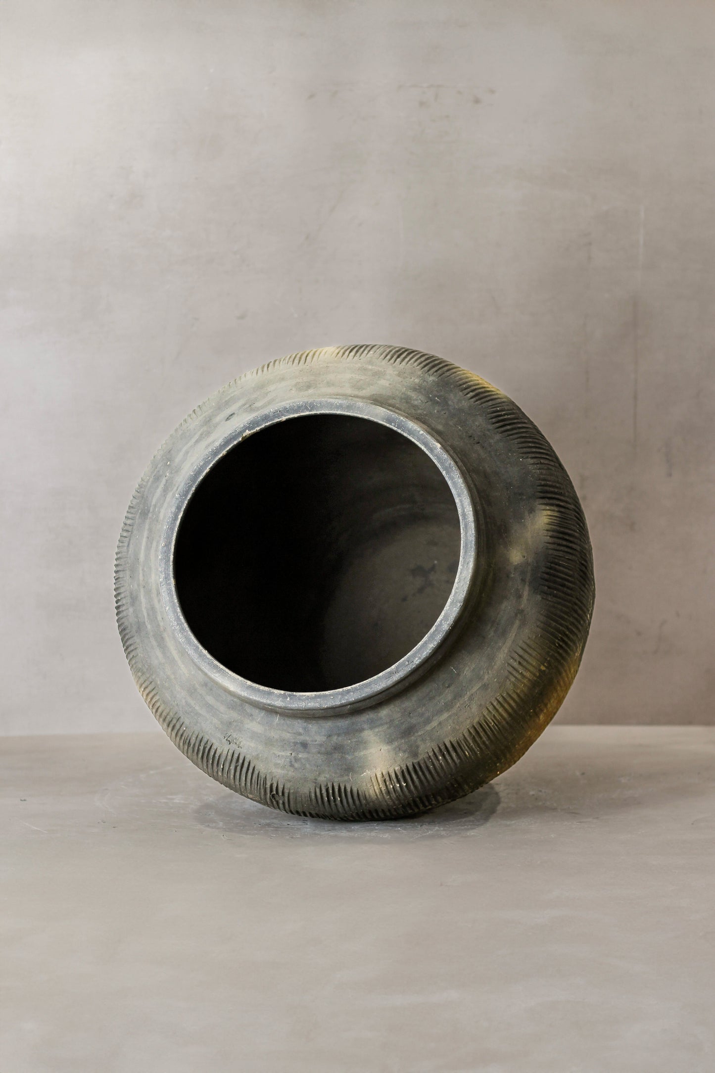 Vintage Textured Grey Pot - VT01