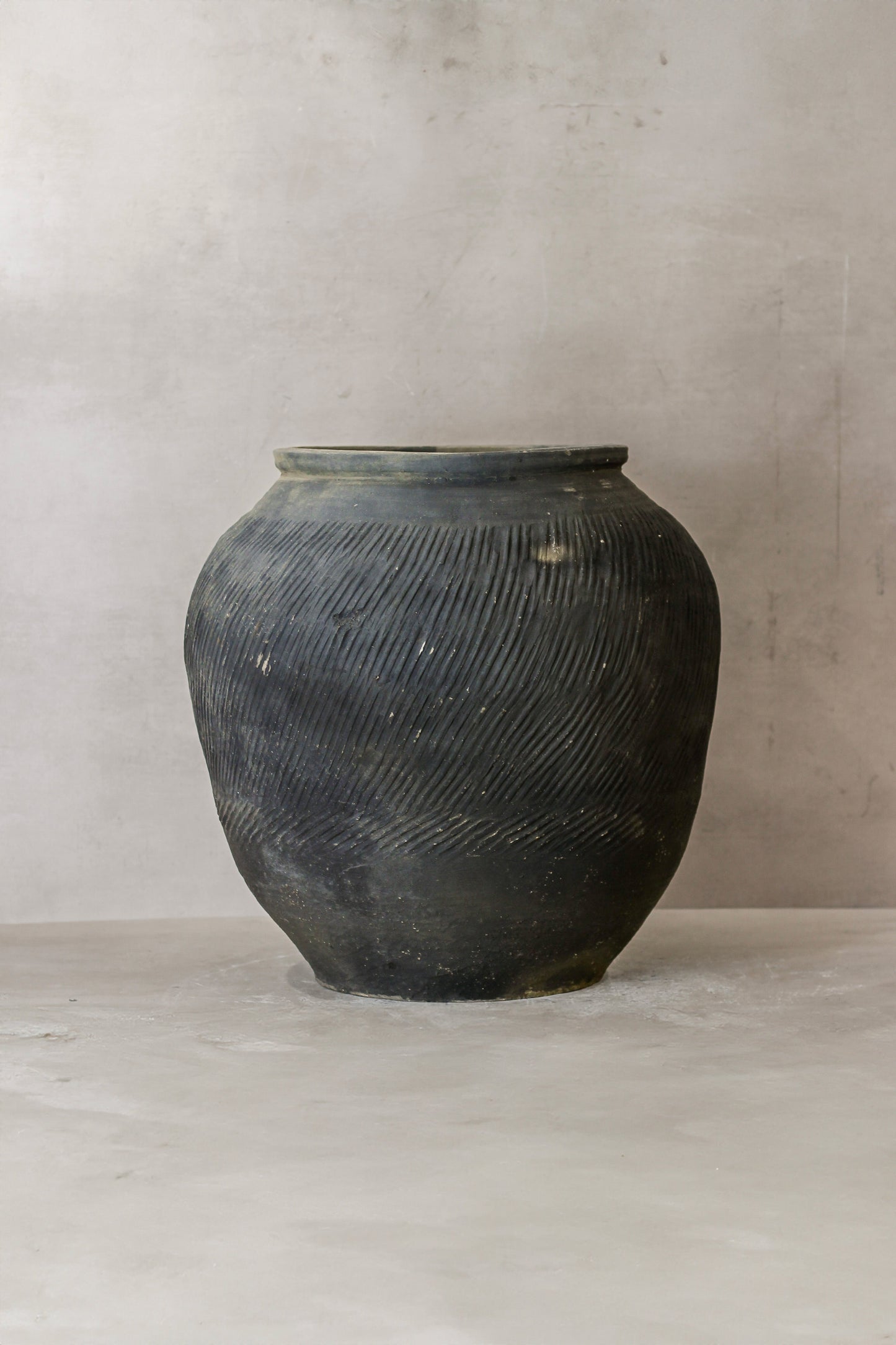 Vintage Textured Grey Pot - VT03