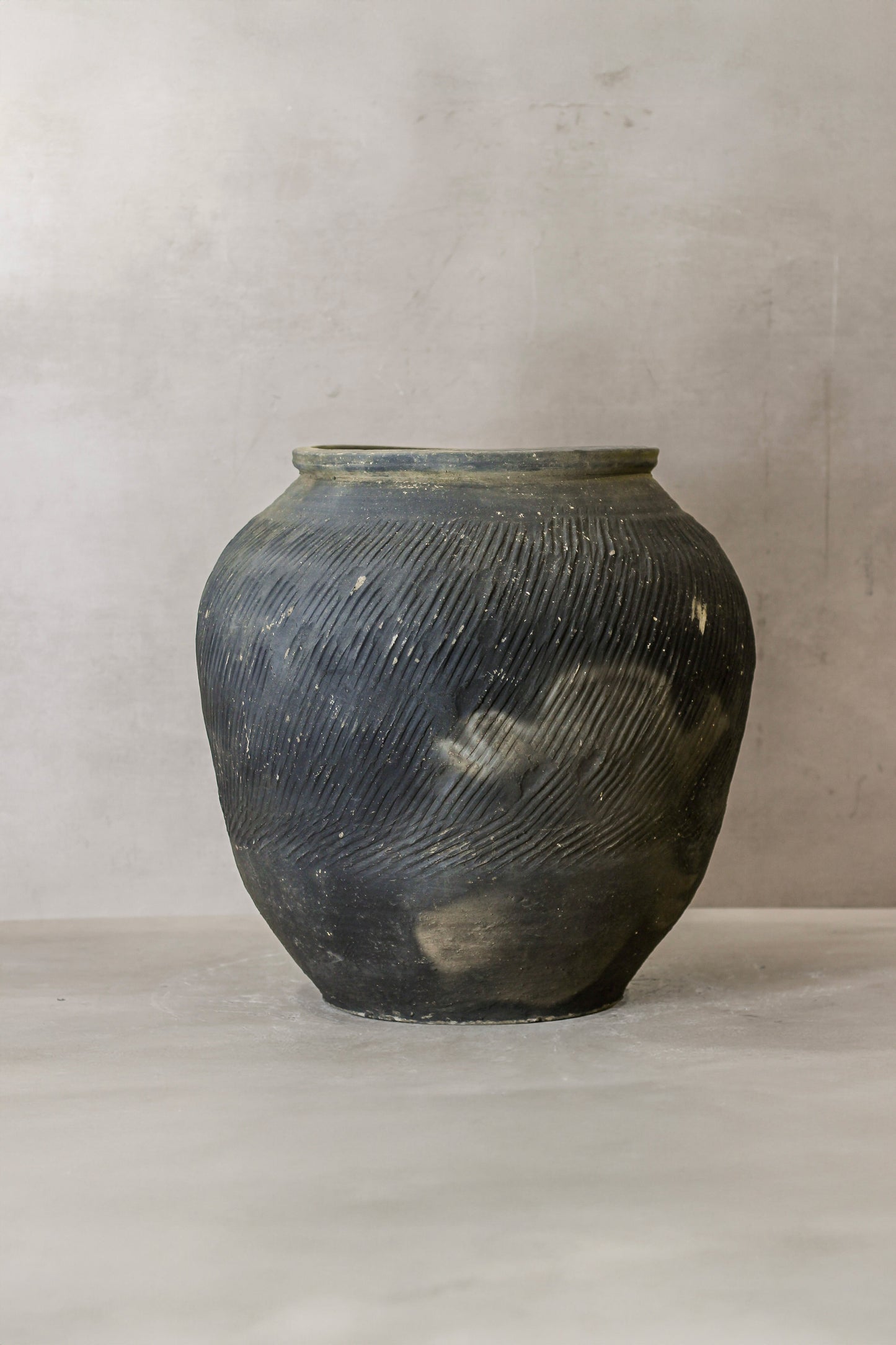 Vintage Textured Grey Pot - VT03