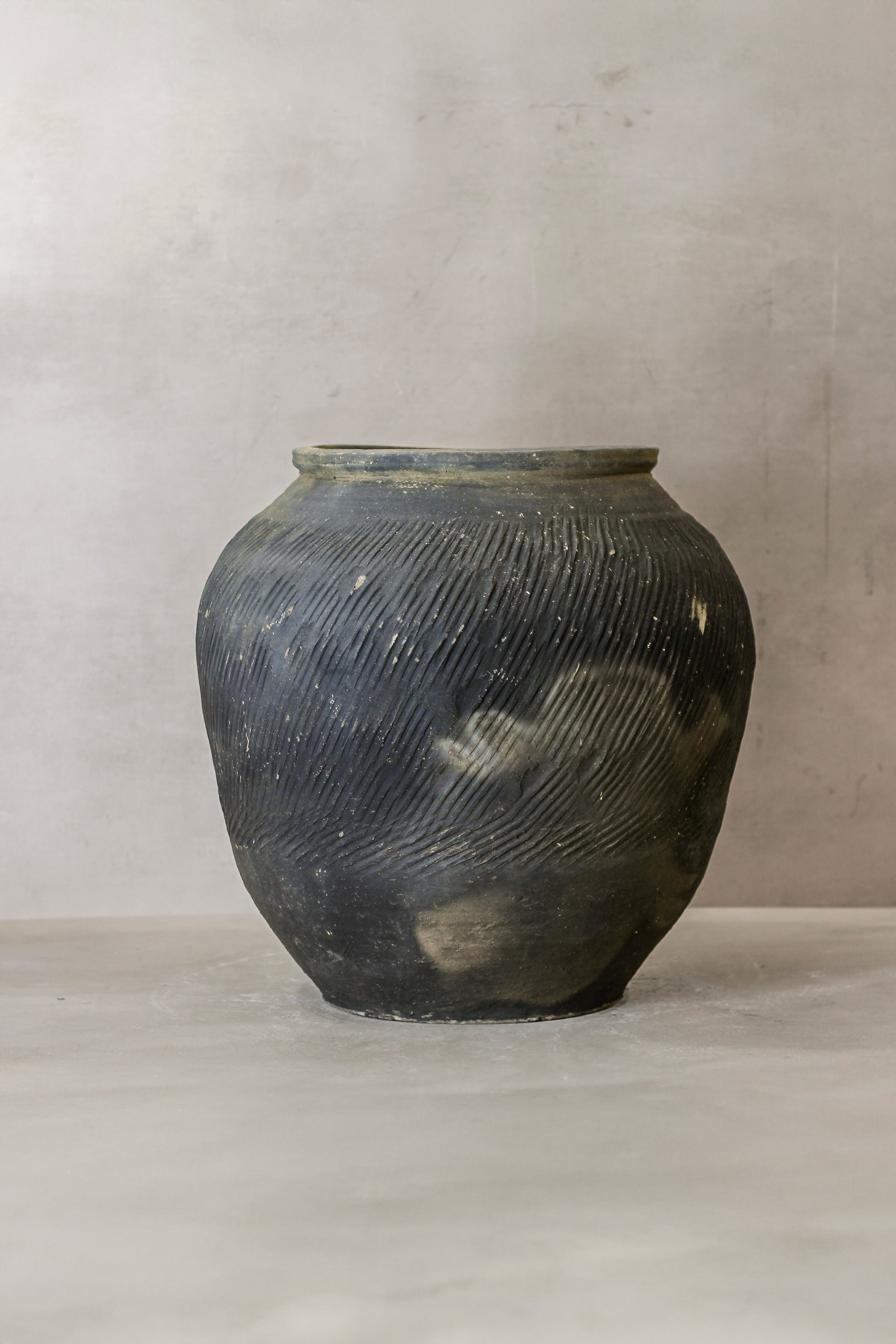Vintage Textured Grey Pot - VT03