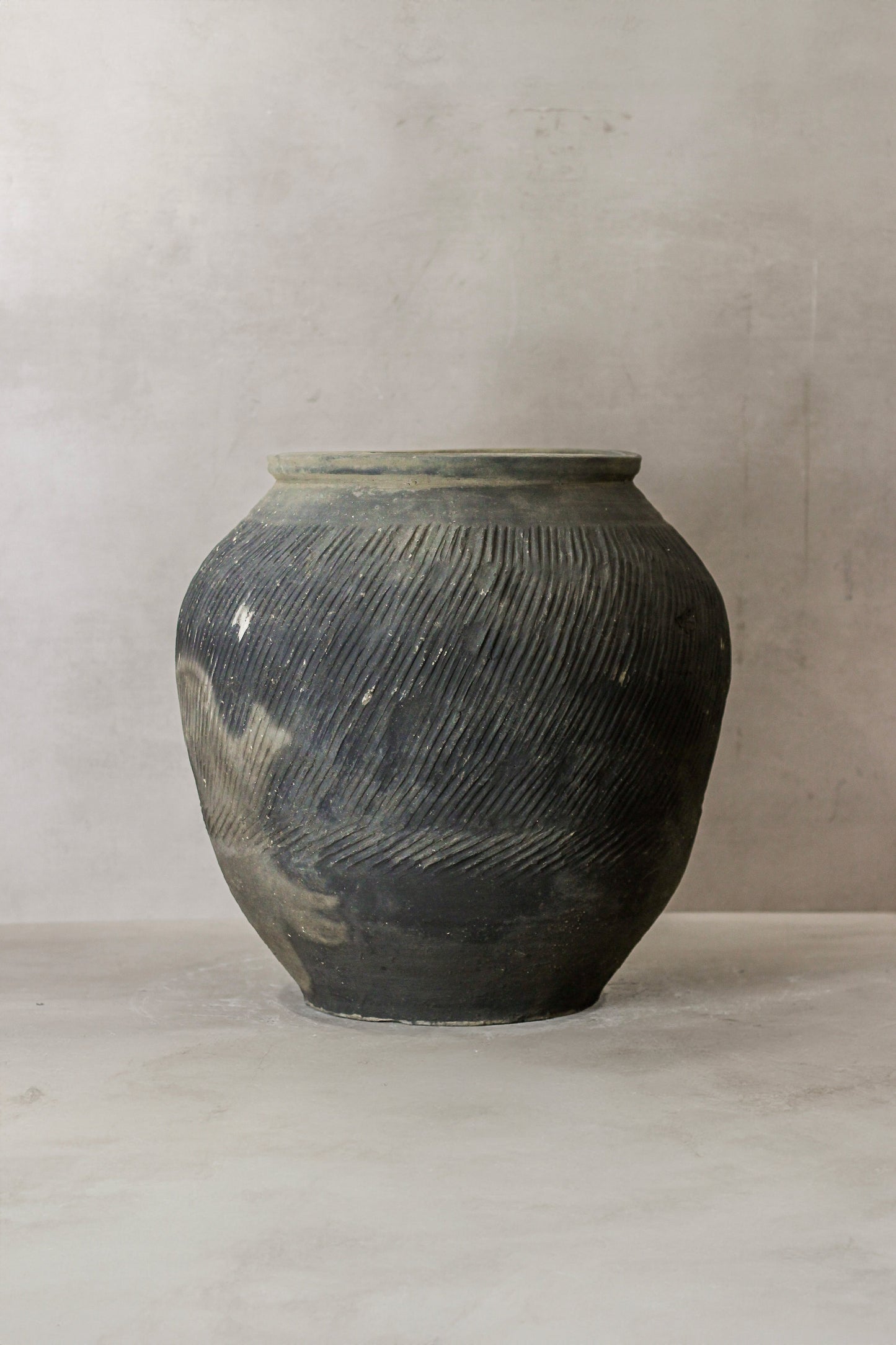 Vintage Textured Grey Pot - VT03