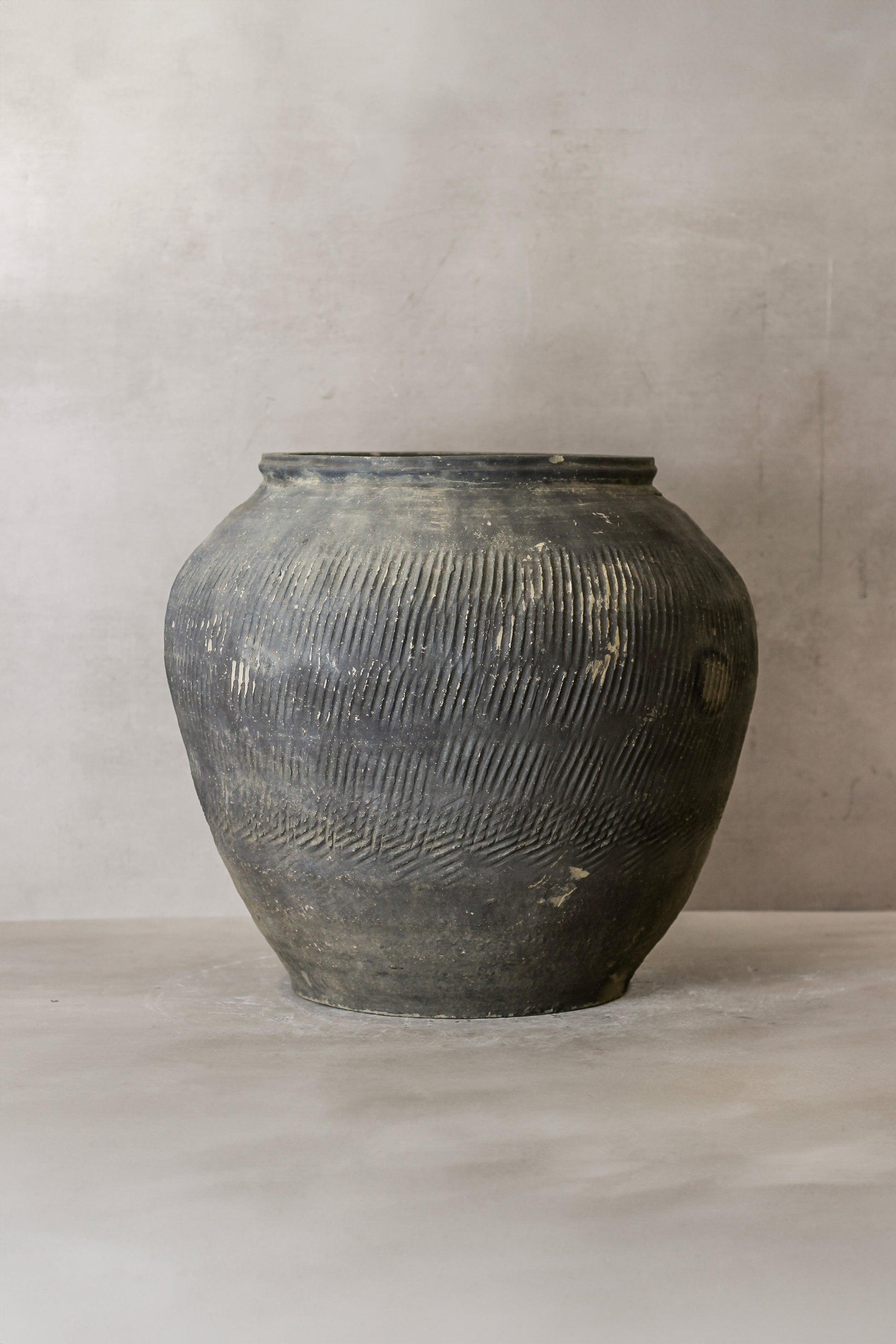 Vintage Textured Grey Pot - VT04