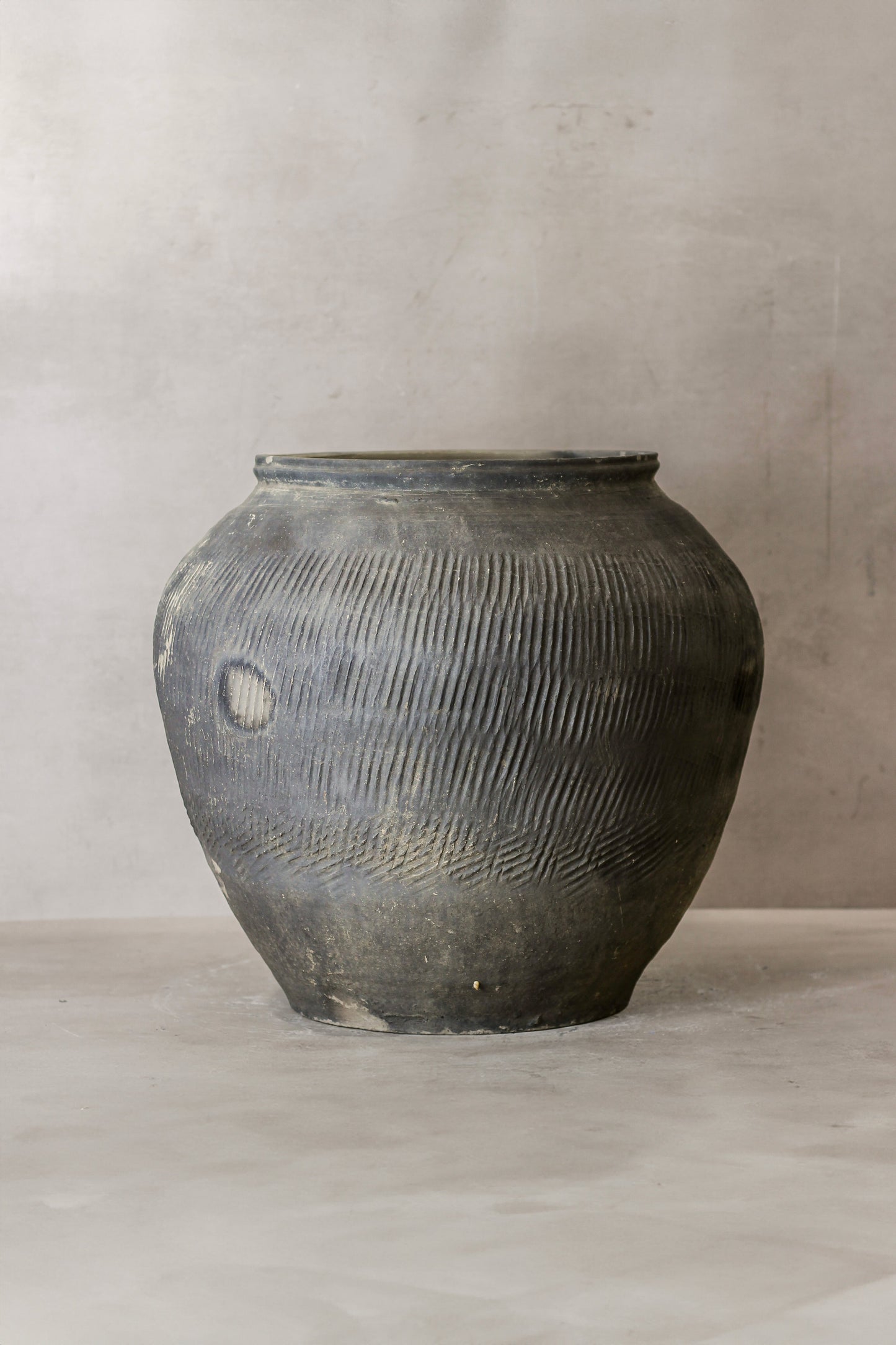 Vintage Textured Grey Pot - VT04