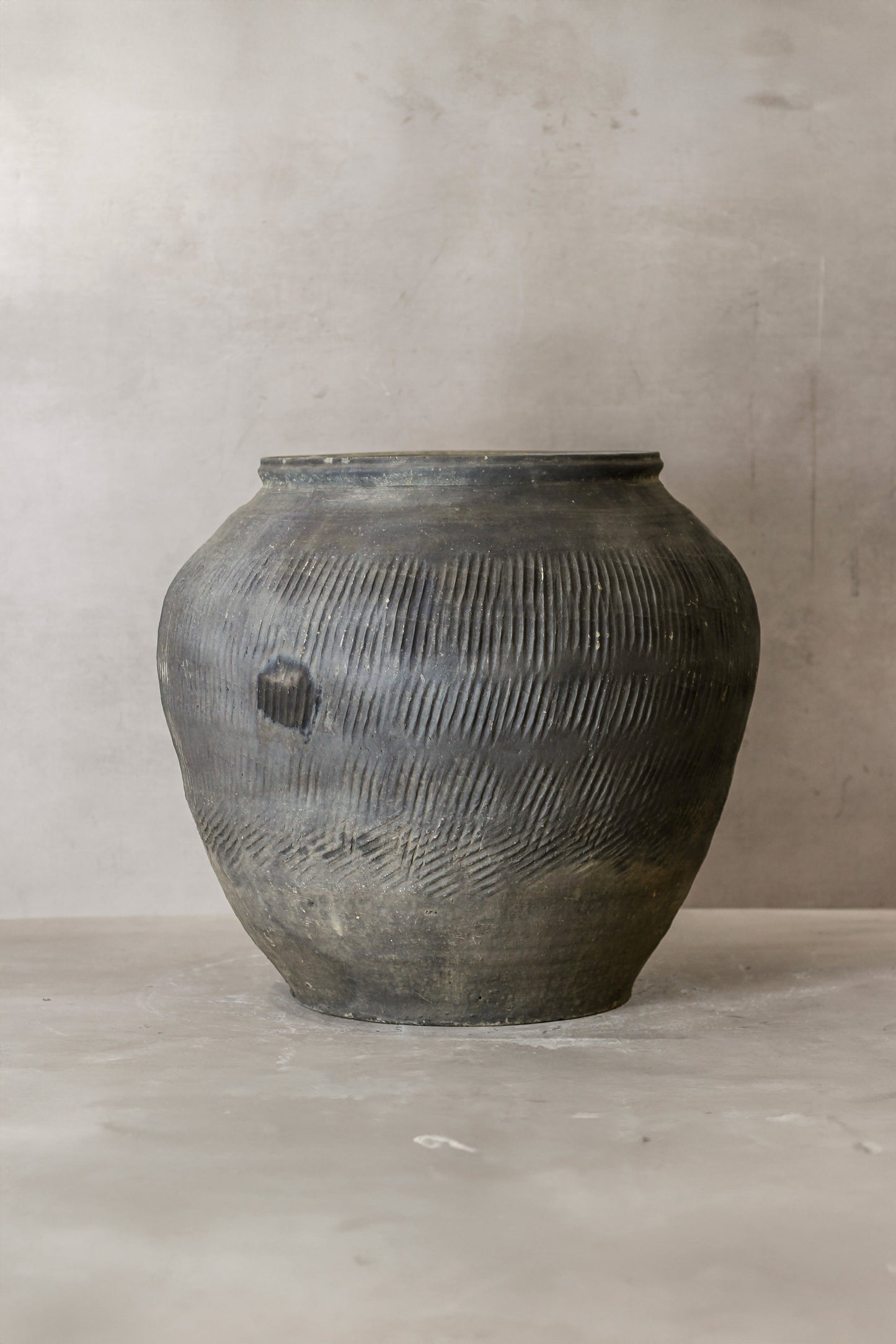 Vintage Textured Grey Pot - VT04