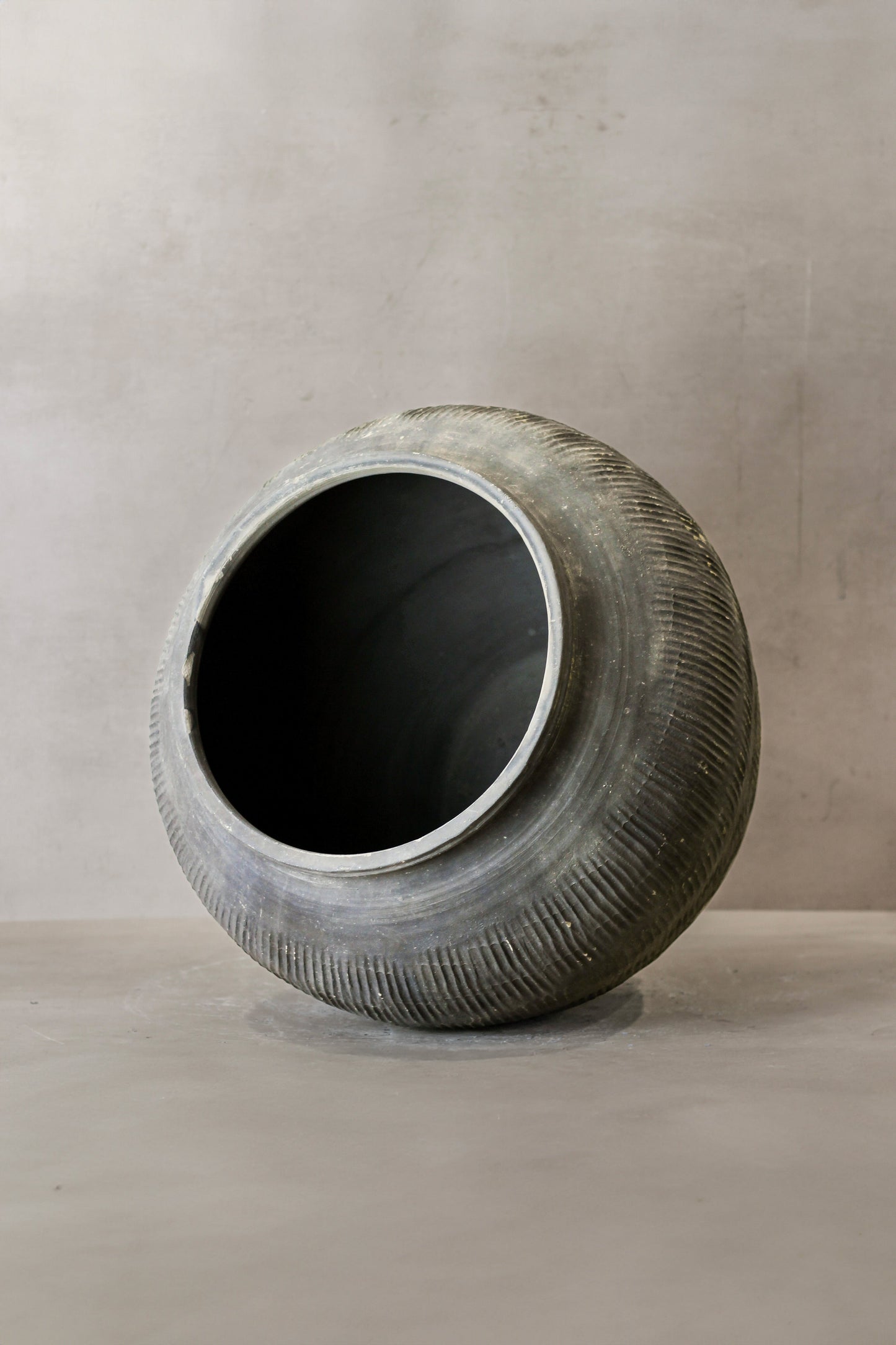 Vintage Textured Grey Pot - VT04