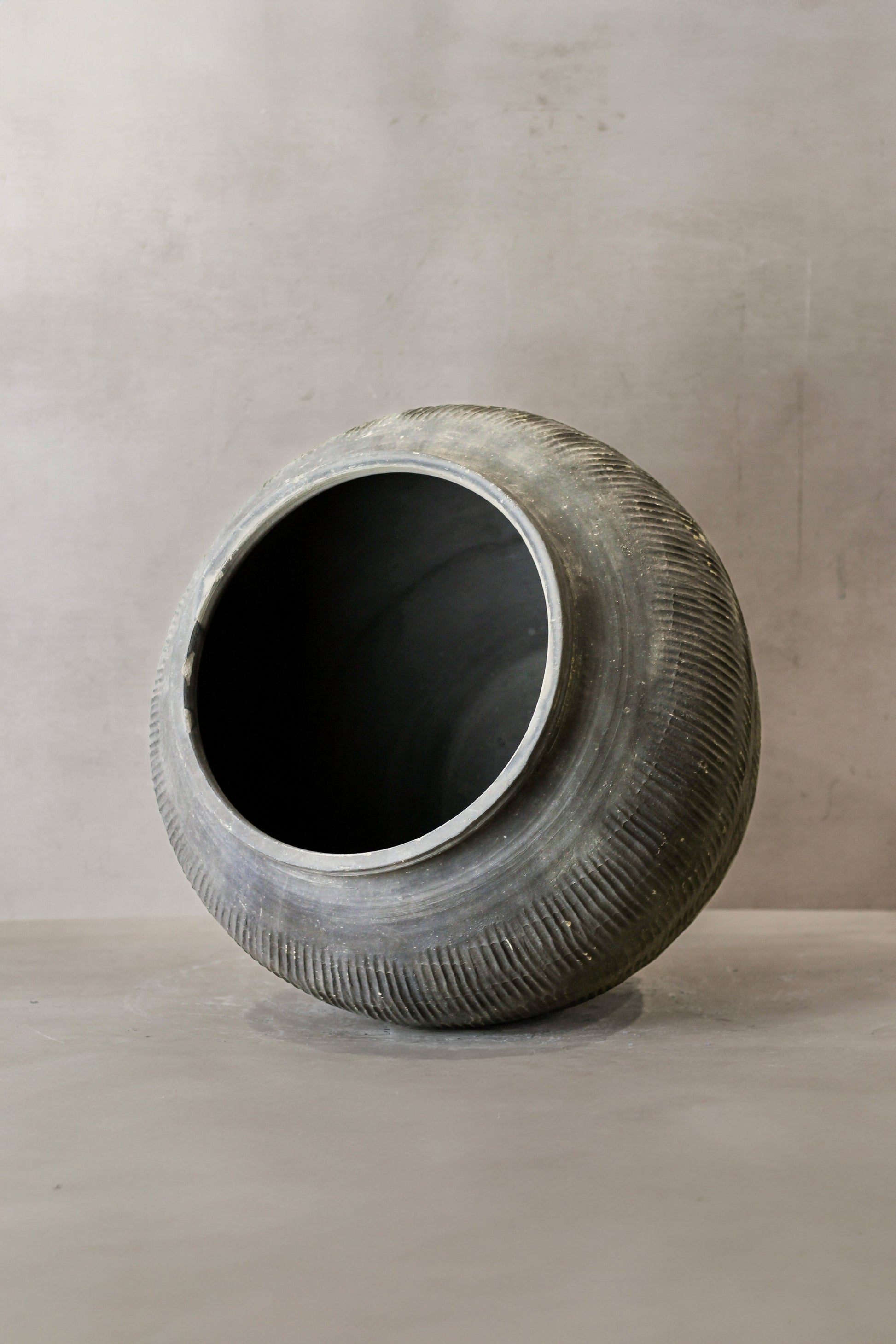 Vintage Textured Grey Pot - VT04