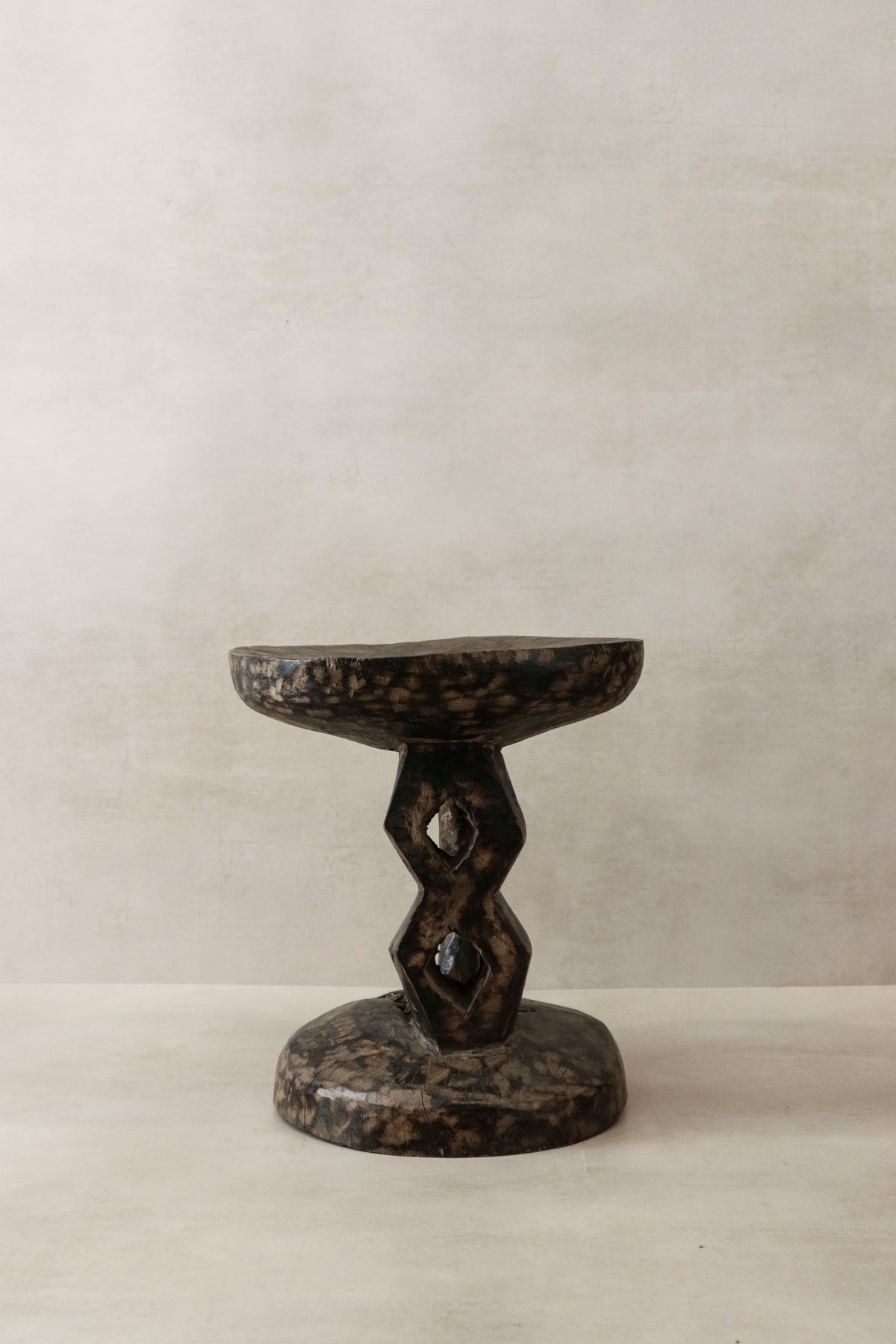 Tonga Stool - 101.2