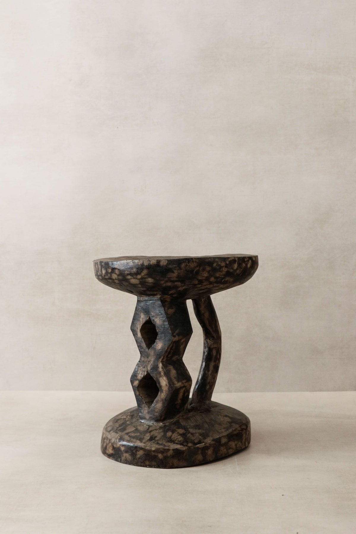 Tonga Stool - 101.2
