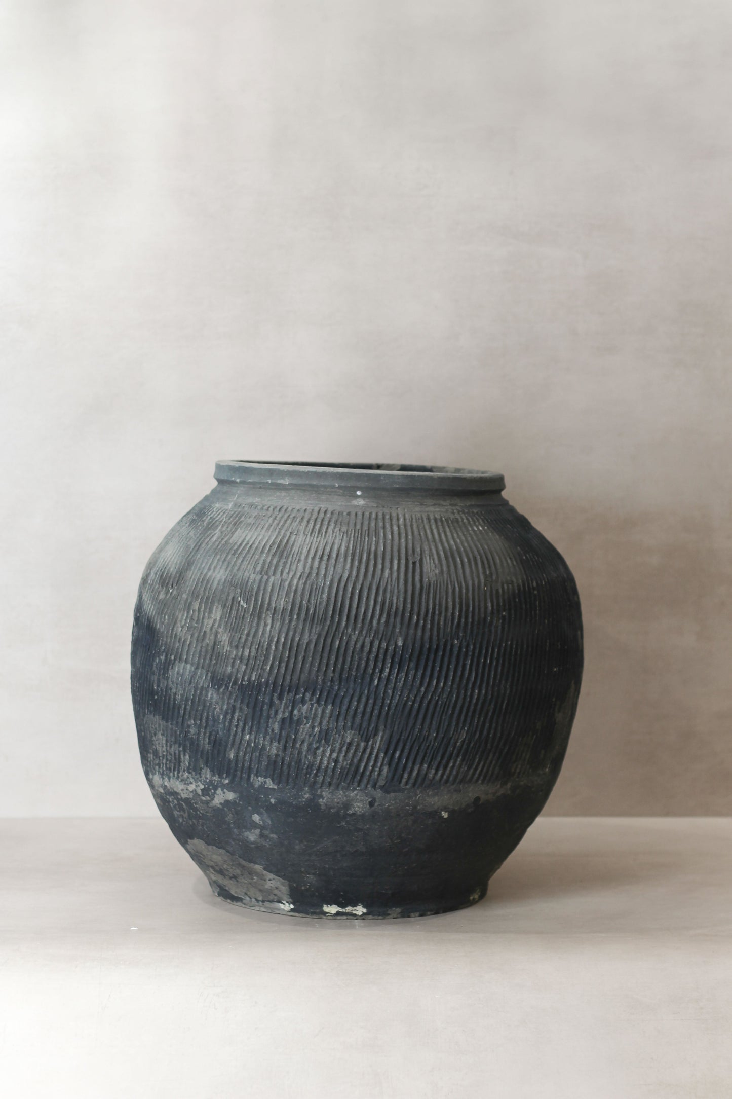 Vintage Textured Grey Pot - VT08